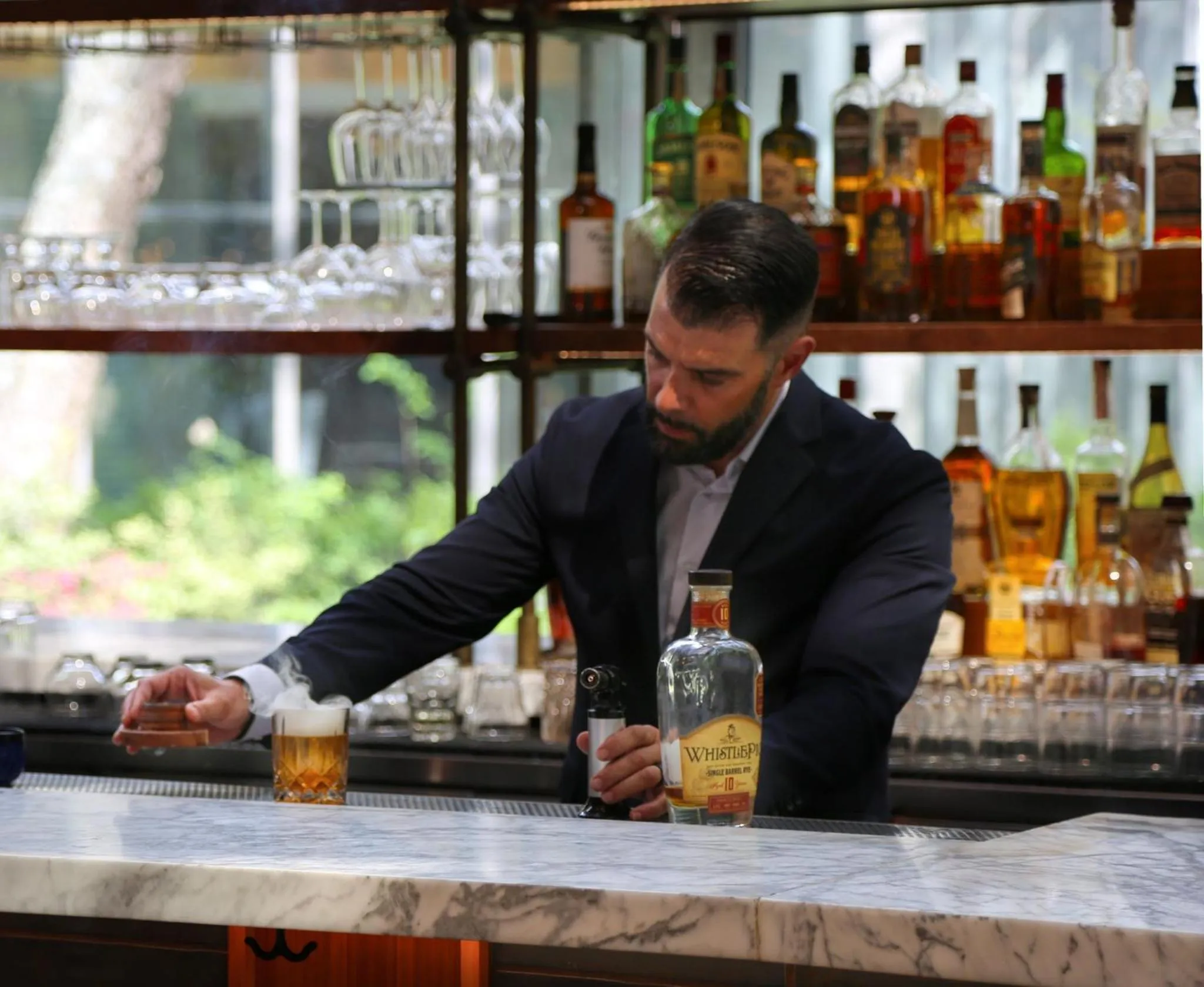 Lounge or bar in Crowne Plaza Atlanta Perimeter at Ravinia by IHG