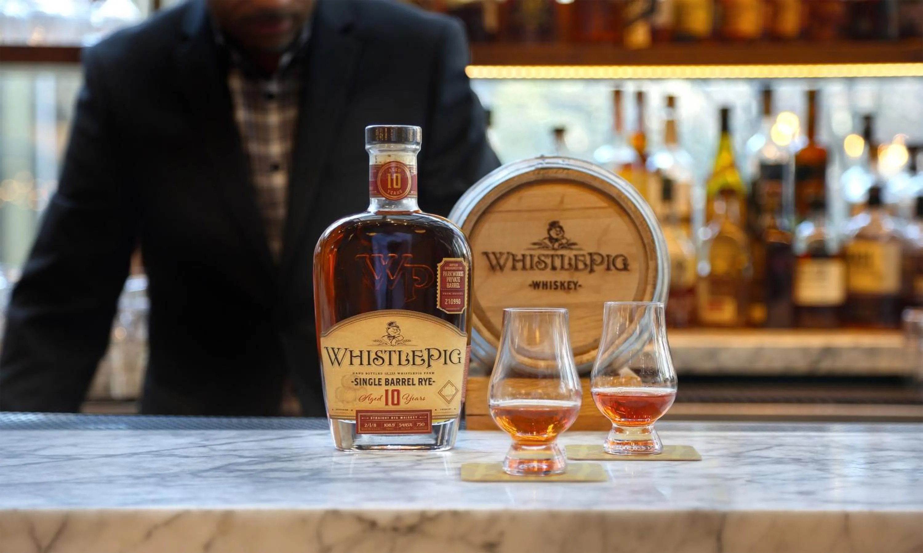 Lounge or bar in Crowne Plaza Atlanta Perimeter at Ravinia by IHG