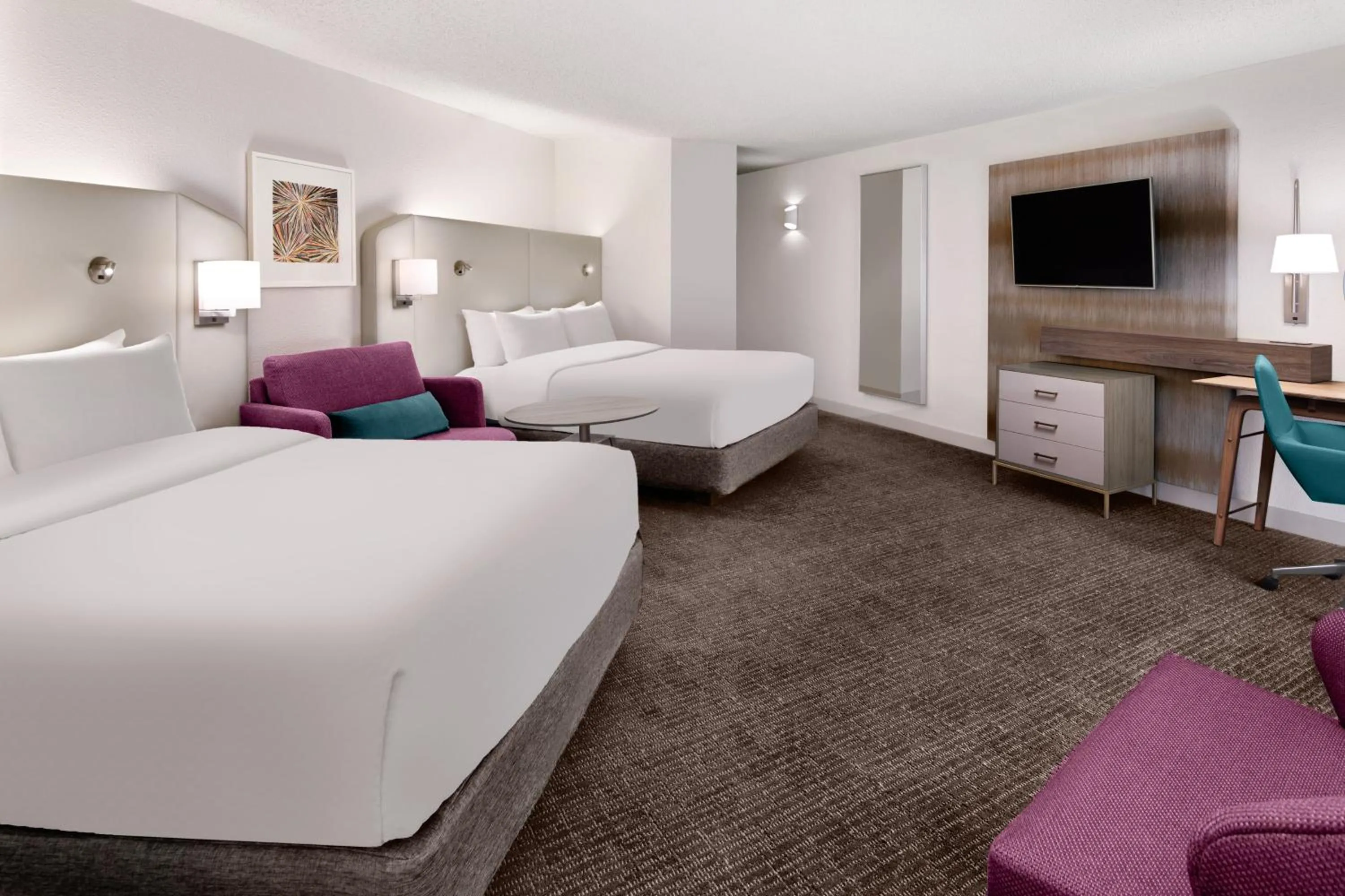 Photo of the whole room, Bed in Crowne Plaza Atlanta Perimeter at Ravinia by IHG