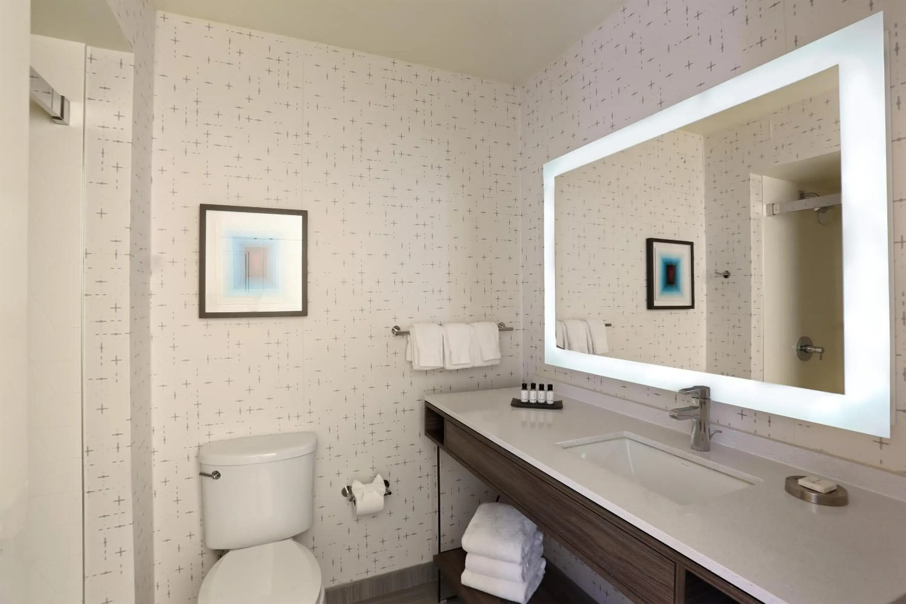 Bathroom in Crowne Plaza Atlanta Perimeter at Ravinia by IHG Bathroom in Crowne Plaza Atlanta Perimeter at Ravinia by IHG