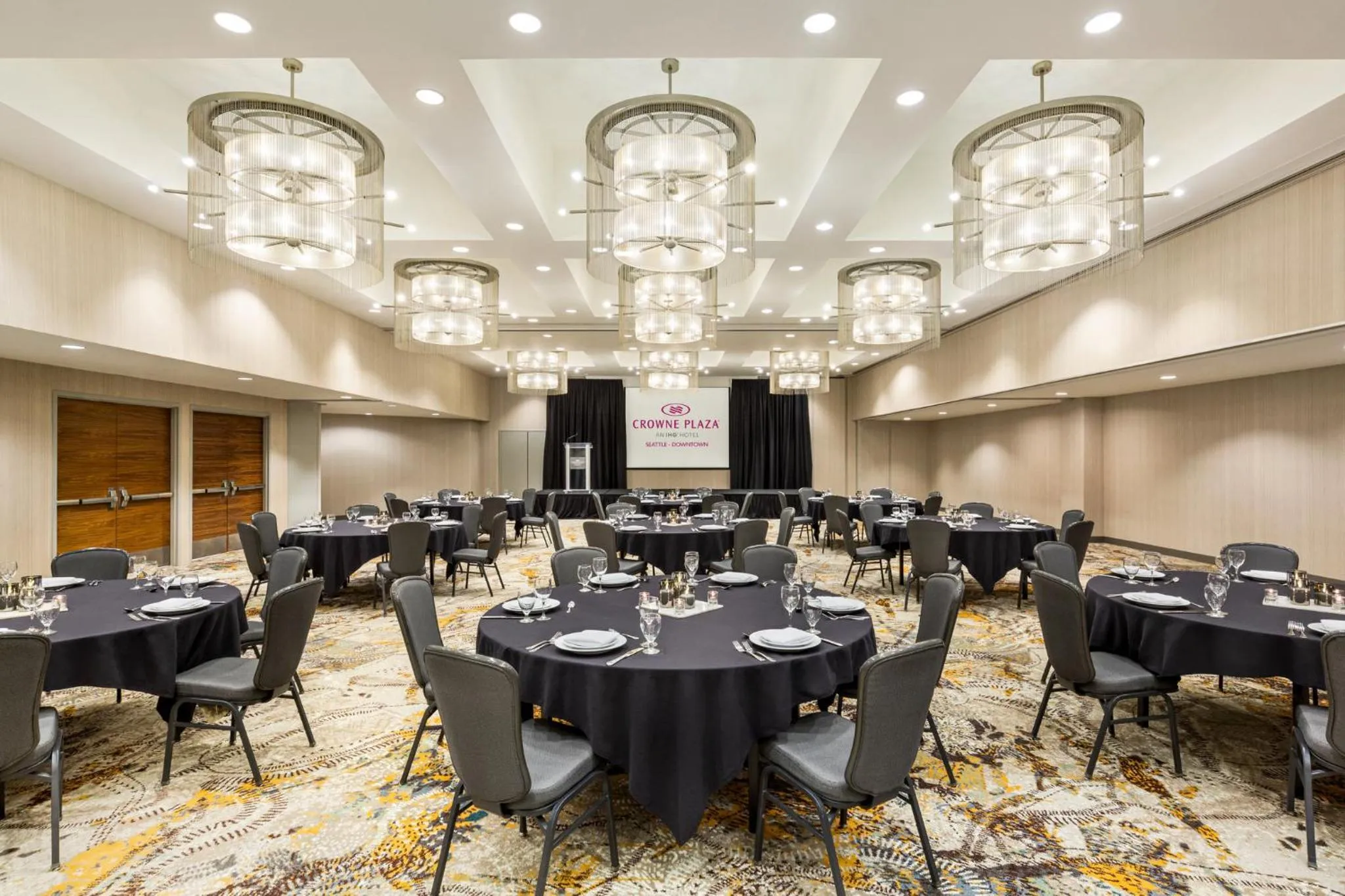 Banquet/Function facilities in Crowne Plaza Seattle Newly Renovated with No Resort Fee