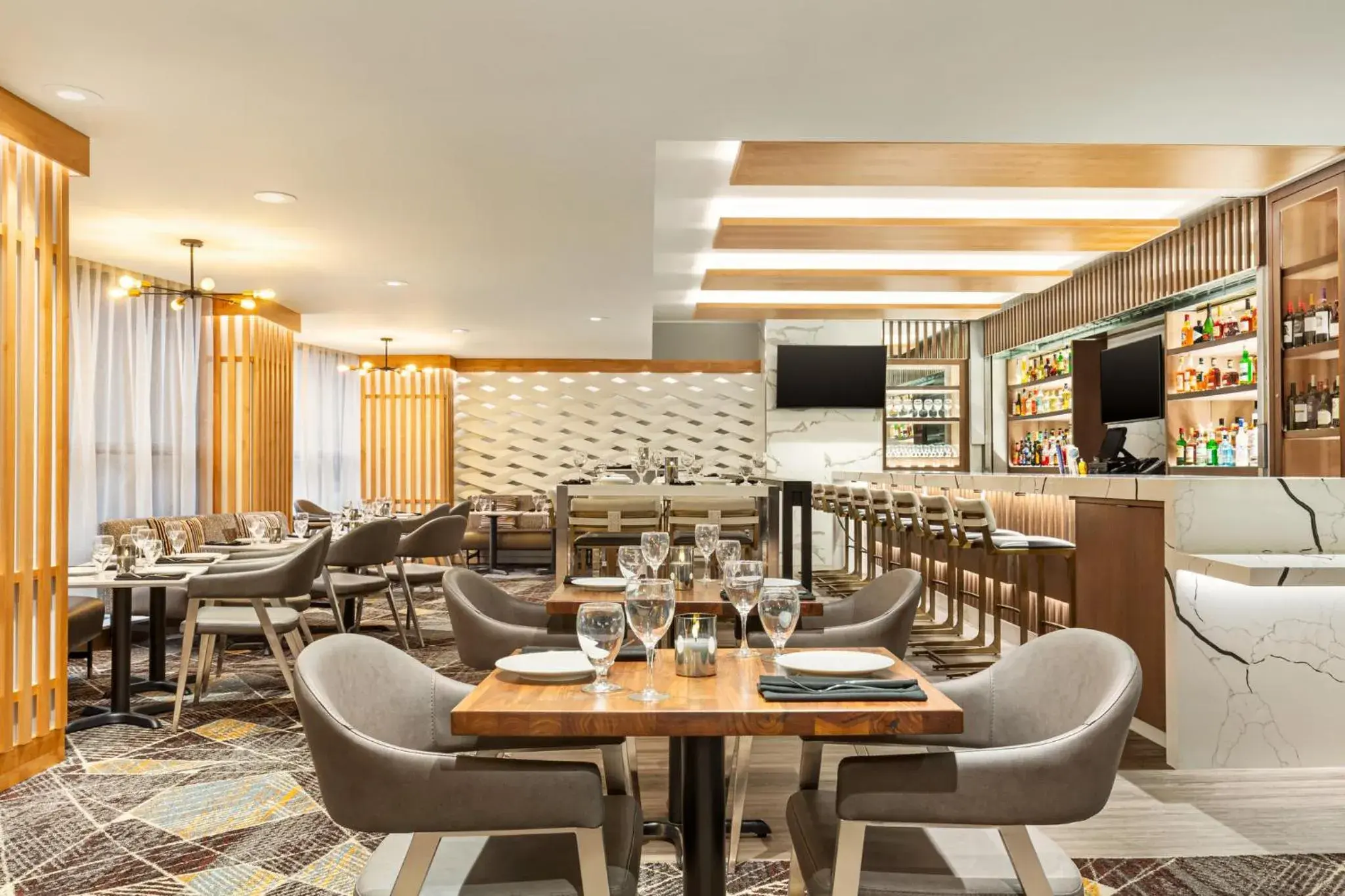 Restaurant/places to eat in Crowne Plaza Seattle Newly Renovated with No Resort Fee Restaurant/places to eat in Crowne Plaza Seattle Newly Renovated with No Resort Fee