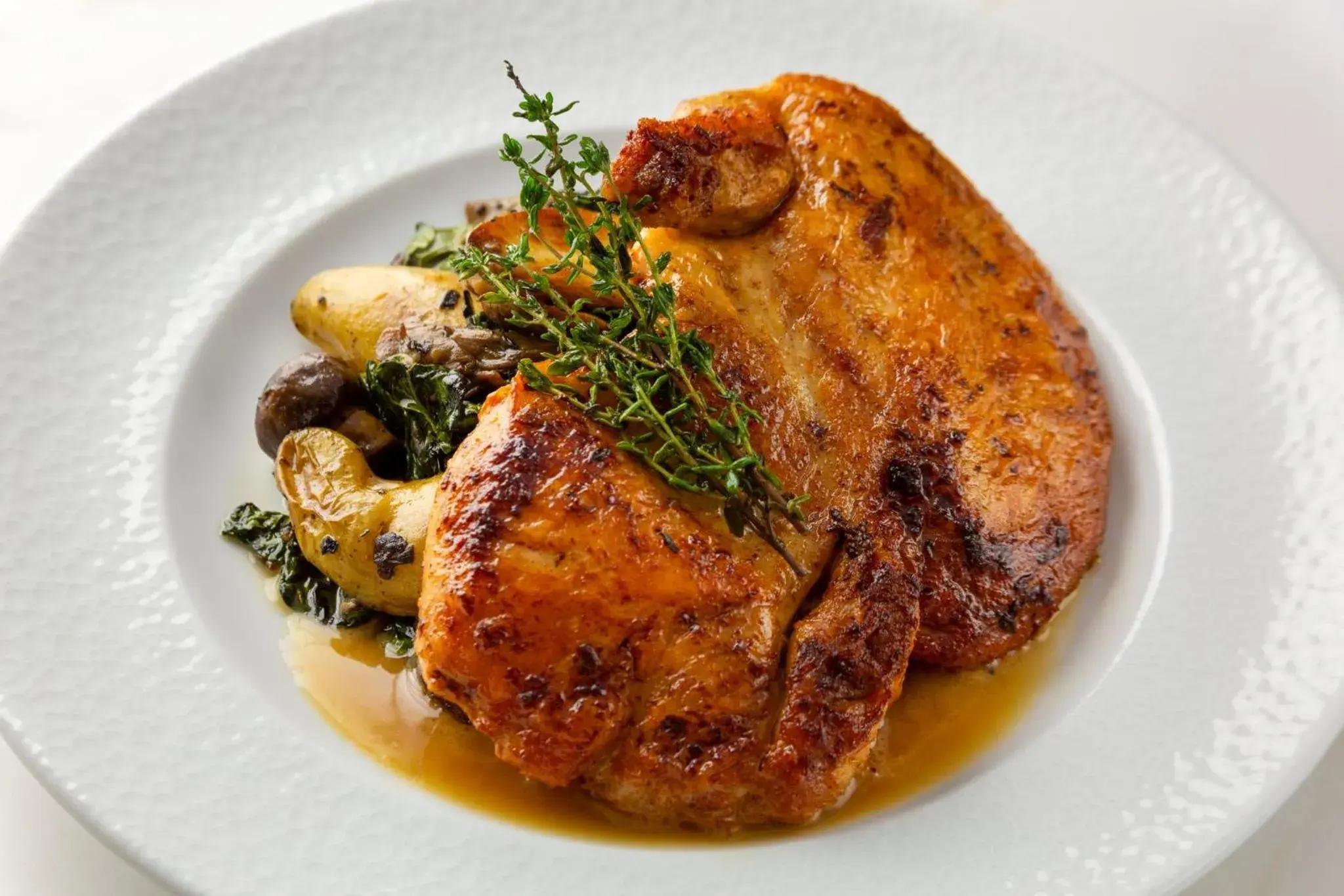 Restaurant/places to eat in Crowne Plaza Seattle Newly Renovated with No Resort Fee Restaurant/places to eat in Crowne Plaza Seattle Newly Renovated with No Resort Fee