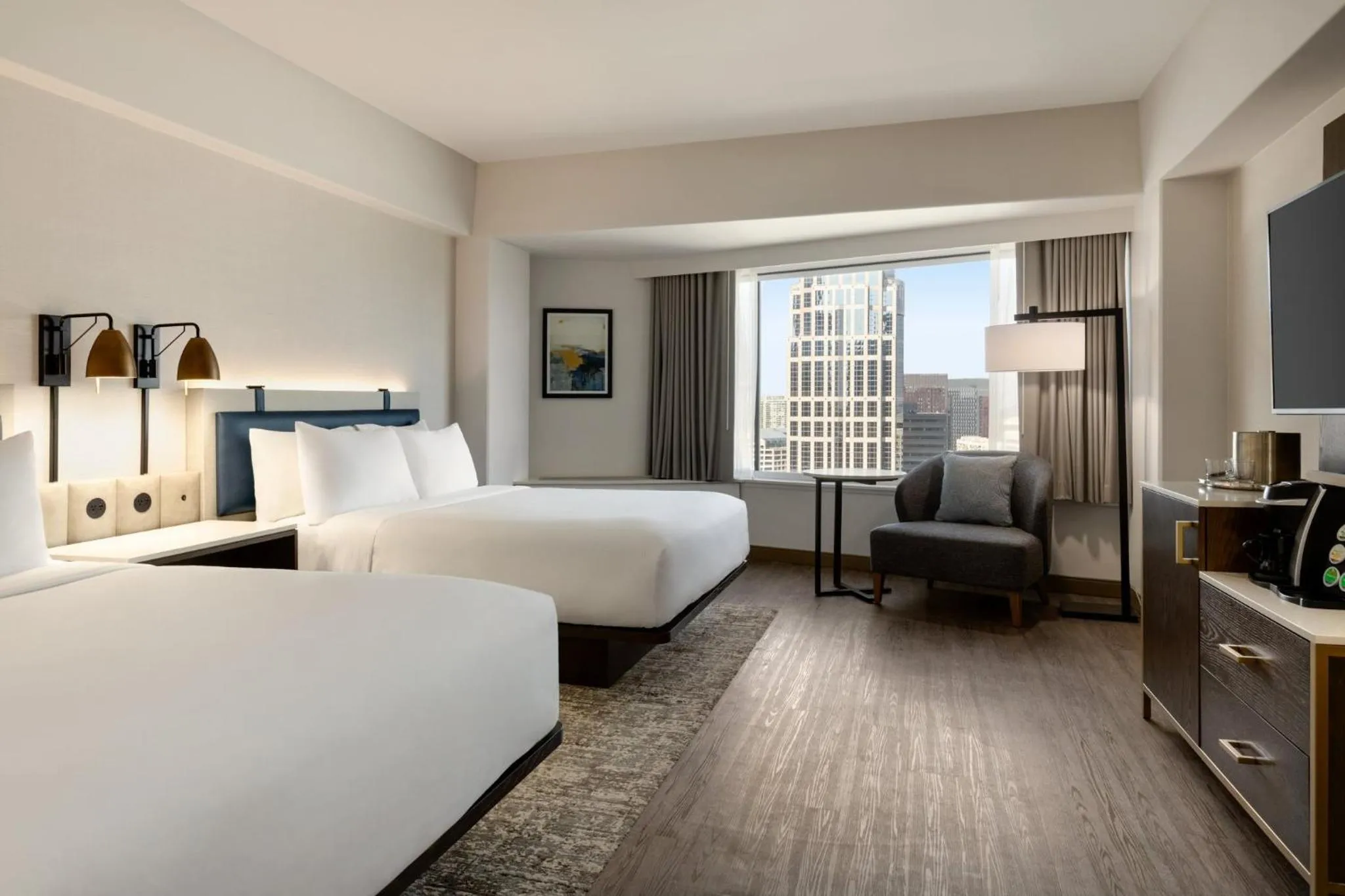 Photo of the whole room, Bed in Crowne Plaza Seattle Newly Renovated with No Resort Fee