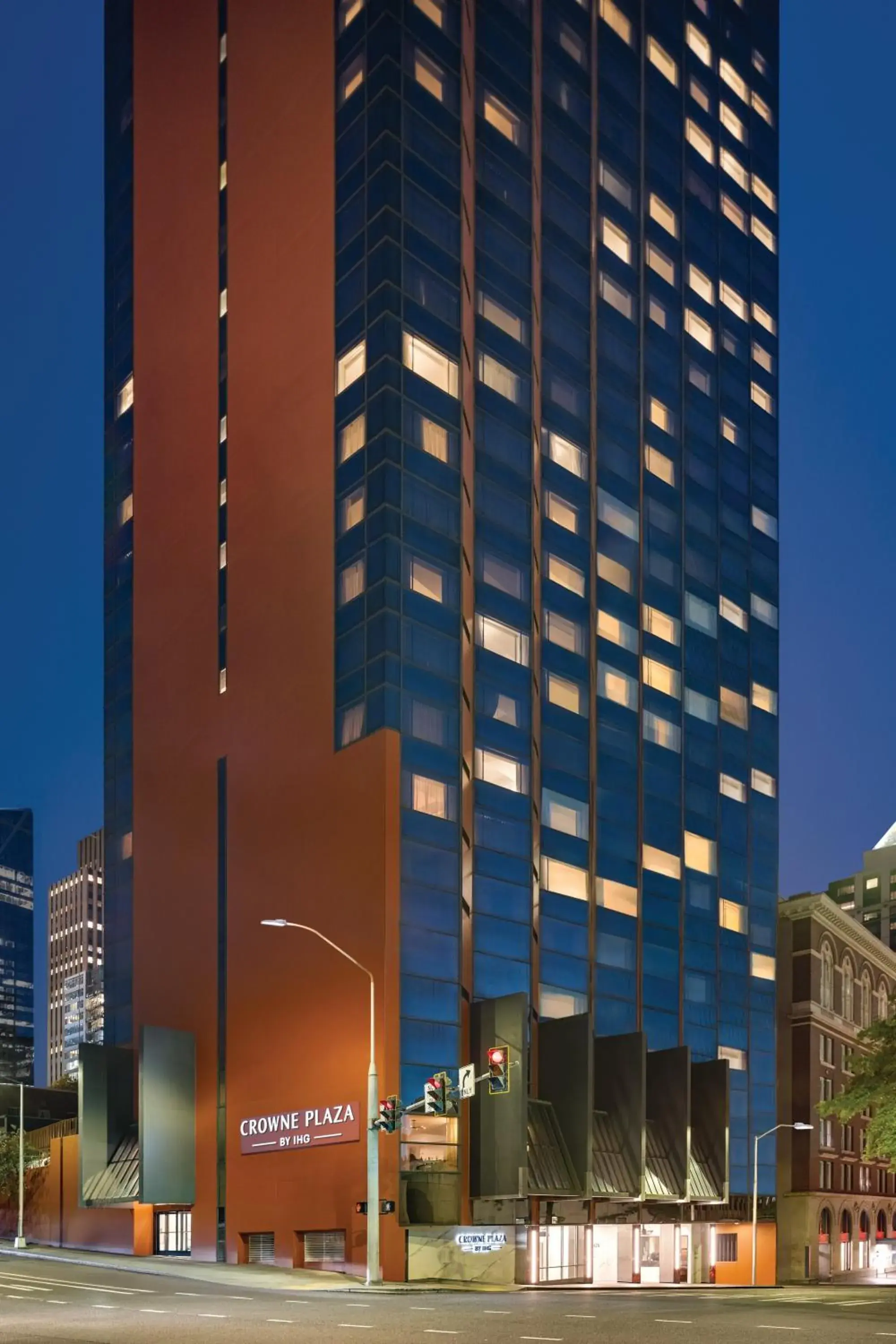 Property building in Crowne Plaza Seattle Newly Renovated with No Resort Fee Property building in Crowne Plaza Seattle Newly Renovated with No Resort Fee