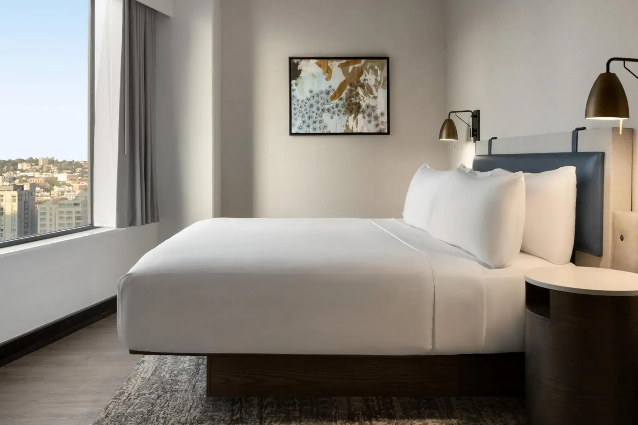 Premium Room in Crowne Plaza Seattle Newly Renovated with No Resort Fee Premium Room in Crowne Plaza Seattle Newly Renovated with No Resort Fee