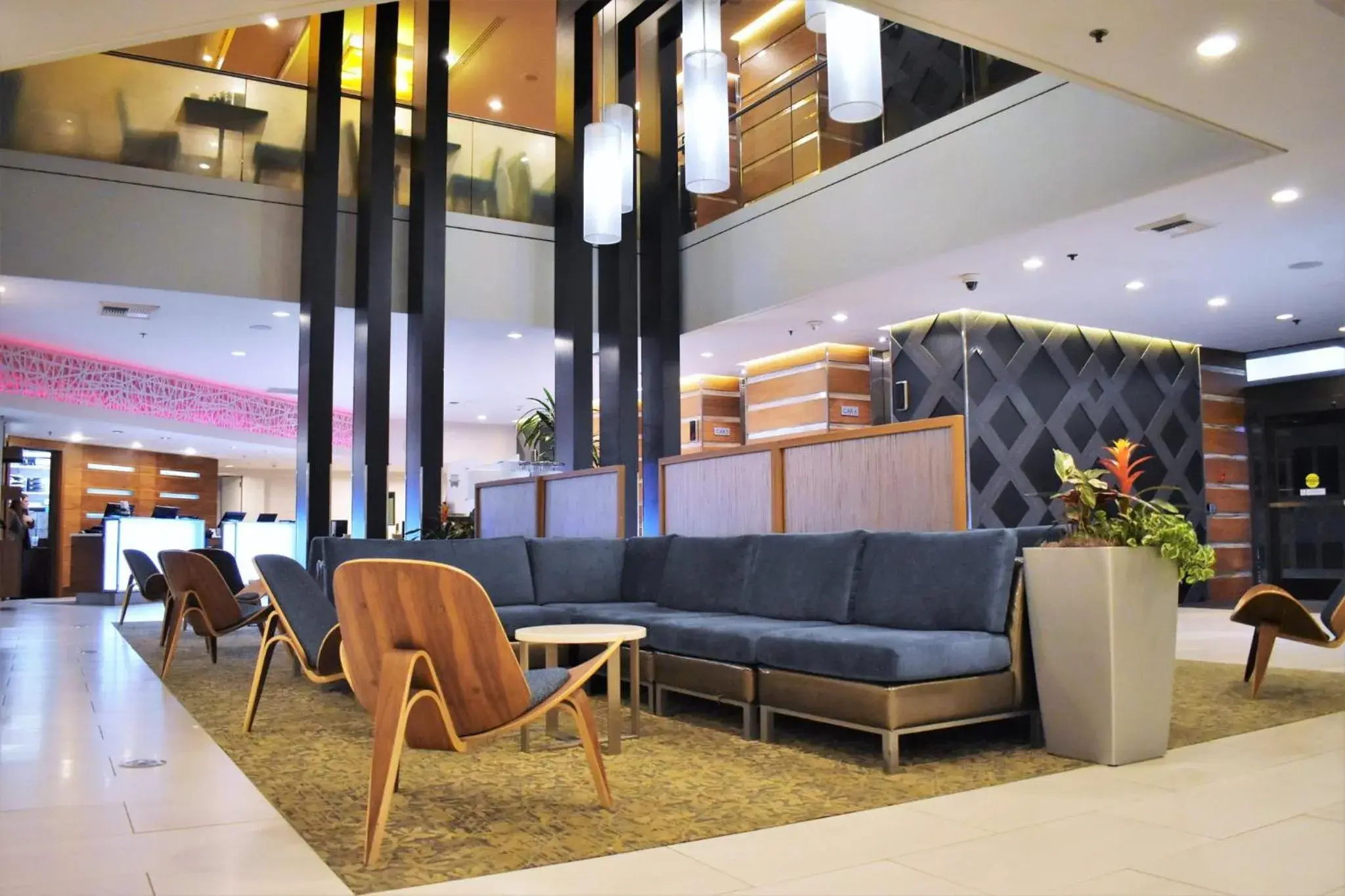 Property building in Crowne Plaza Seattle Newly Renovated with No Resort Fee Property building in Crowne Plaza Seattle Newly Renovated with No Resort Fee