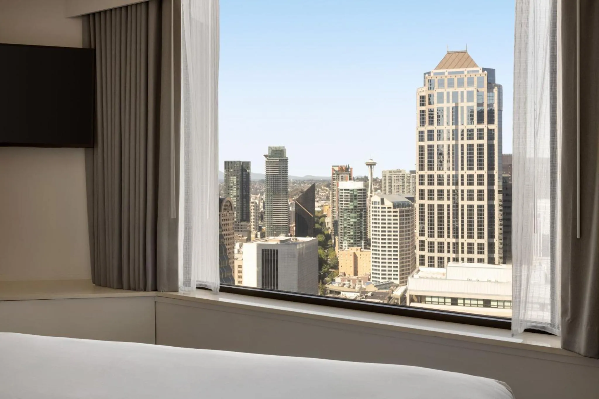 Photo of the whole room, Bed in Crowne Plaza Seattle Newly Renovated with No Resort Fee