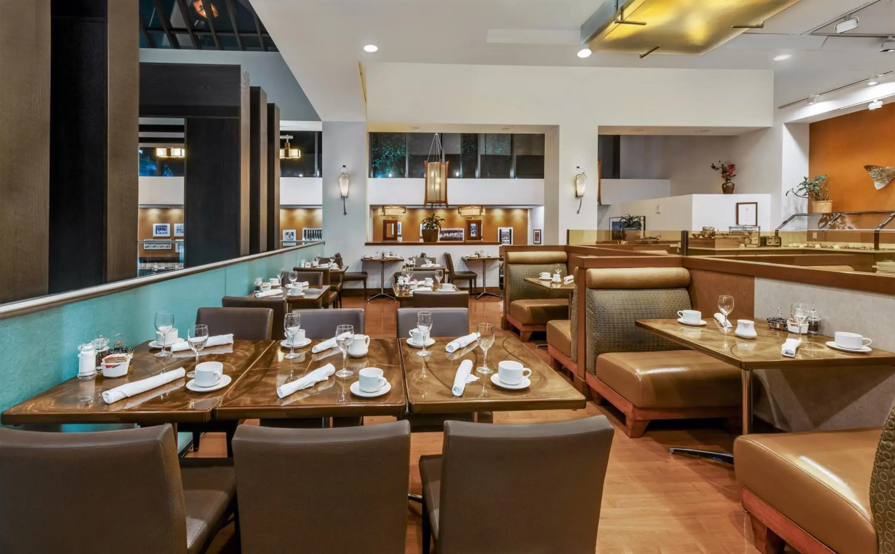 Restaurant/places to eat in Crowne Plaza Seattle Newly Renovated with No Resort Fee Restaurant/places to eat in Crowne Plaza Seattle Newly Renovated with No Resort Fee