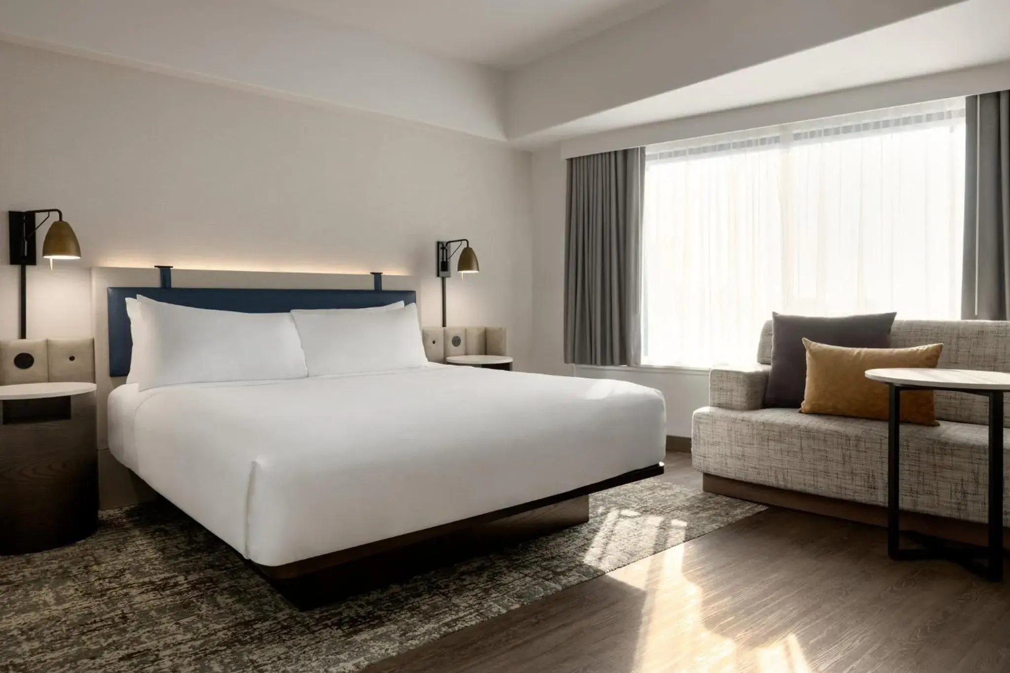 Standard Room in Crowne Plaza Seattle Newly Renovated with No Resort Fee Standard Room in Crowne Plaza Seattle Newly Renovated with No Resort Fee