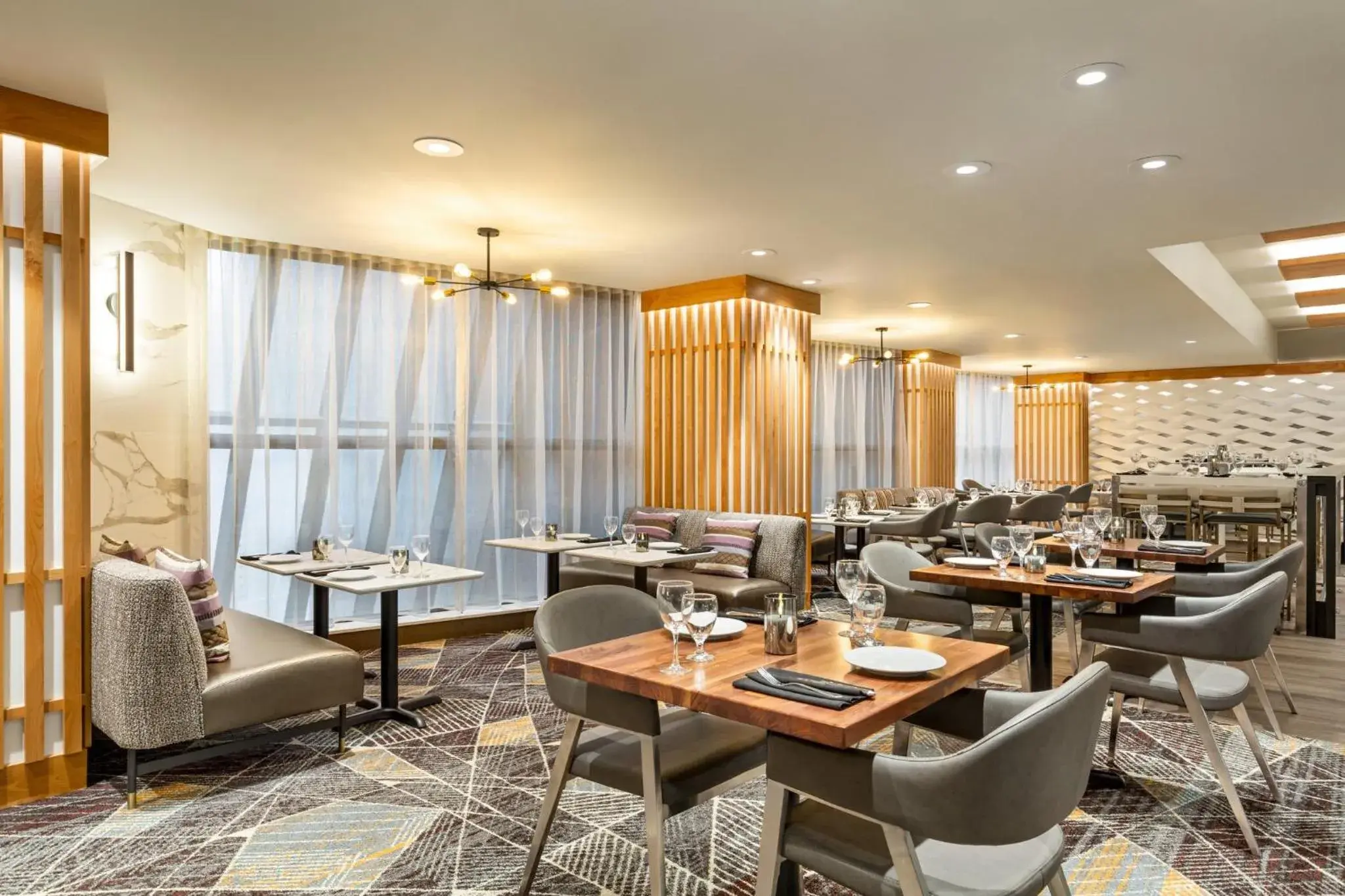 Restaurant/places to eat in Crowne Plaza Seattle Newly Renovated with No Resort Fee Restaurant/places to eat in Crowne Plaza Seattle Newly Renovated with No Resort Fee