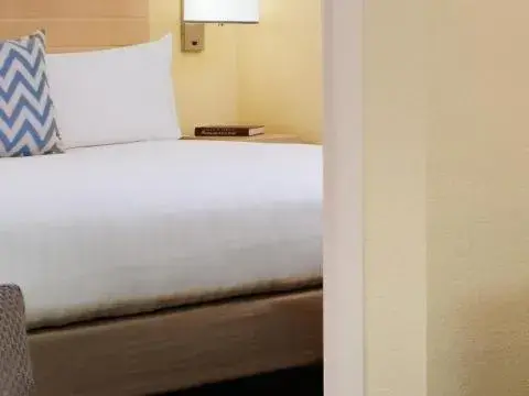 Bedroom, Bed in Sonesta ES Suites Atlanta - Perimeter Center North Bedroom, Bed in Sonesta ES Suites Atlanta - Perimeter Center North