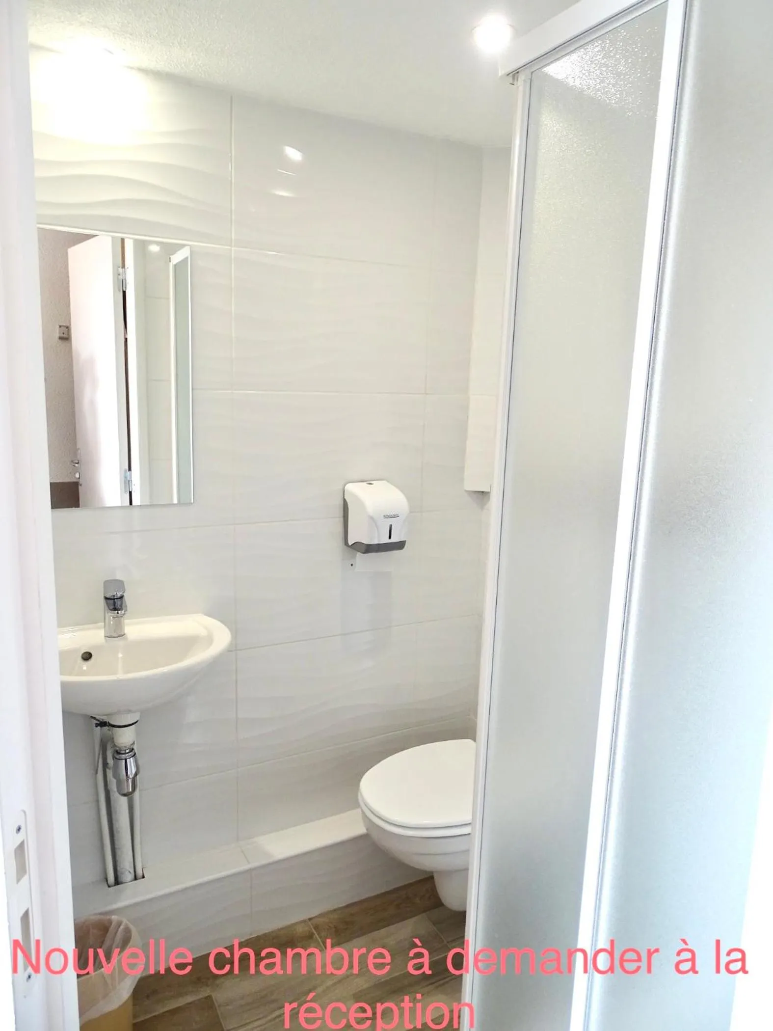 Shower, Bathroom in Première Classe Troyes Sud - Buchères