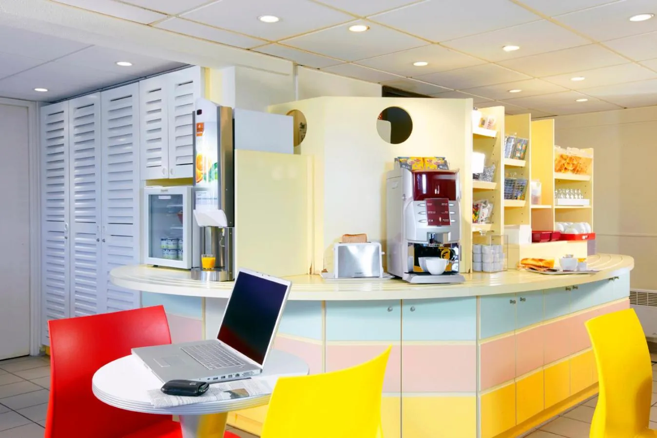 Restaurant/places to eat, Kitchen/Kitchenette in Première Classe Troyes Sud - Buchères