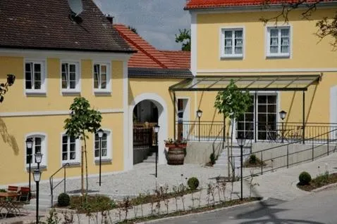 Facade/entrance in Hotel Eberl