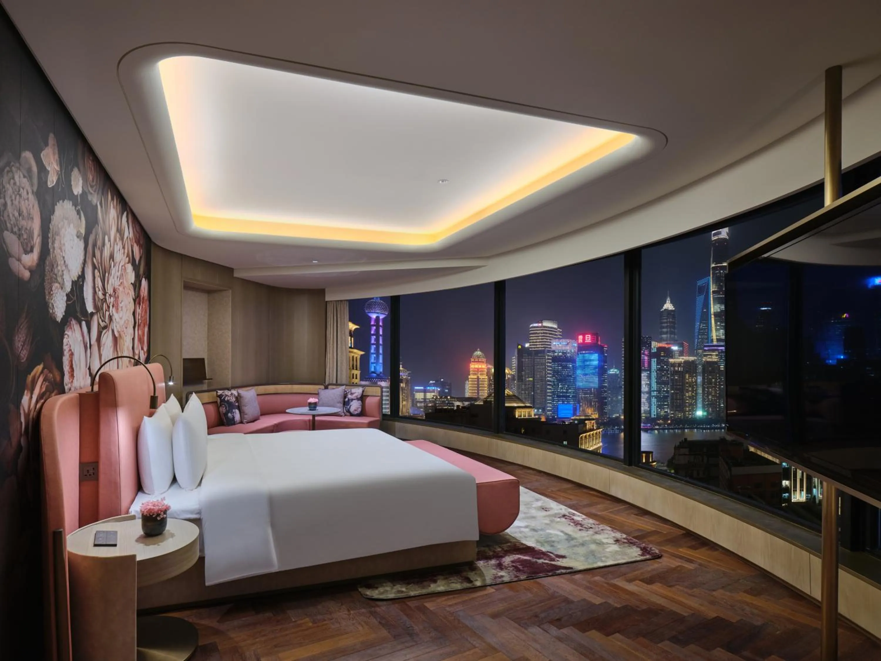 Photo of the whole room, Bed in Blossom House Shanghai On The Bund