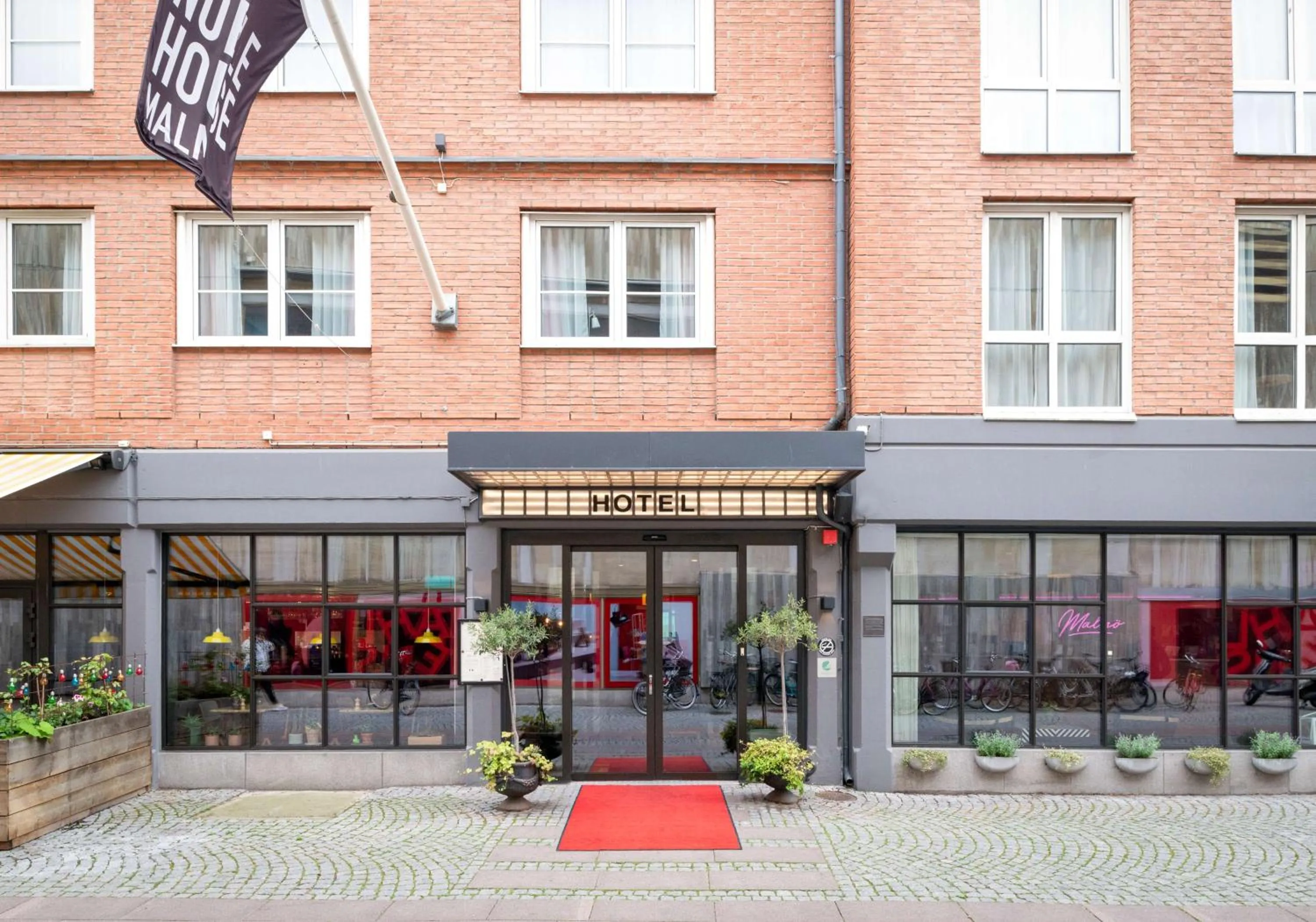 Property building in Best Western Plus Hotel Noble House