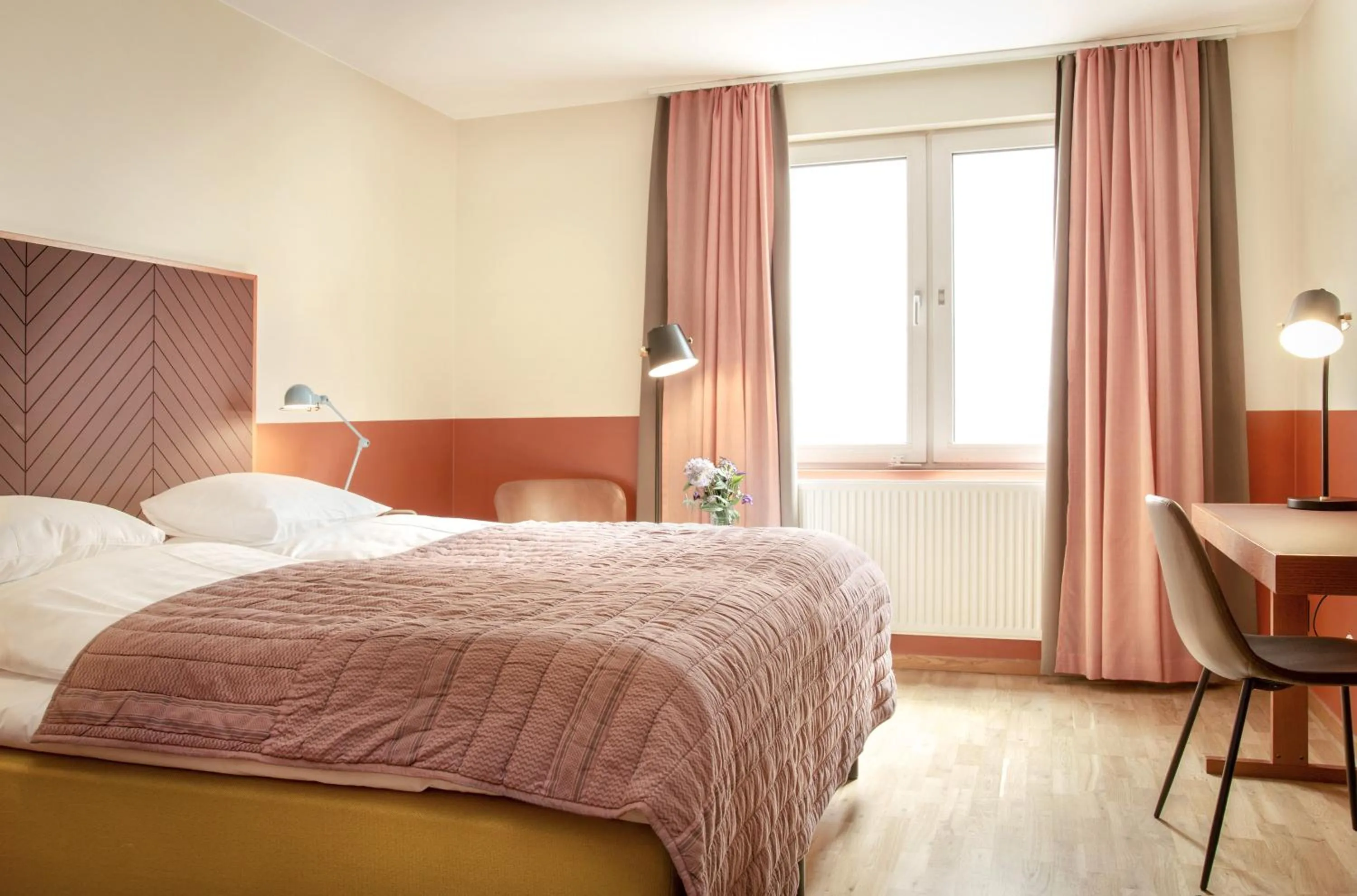 Shower, Bed in Best Western Plus Hotel Noble House