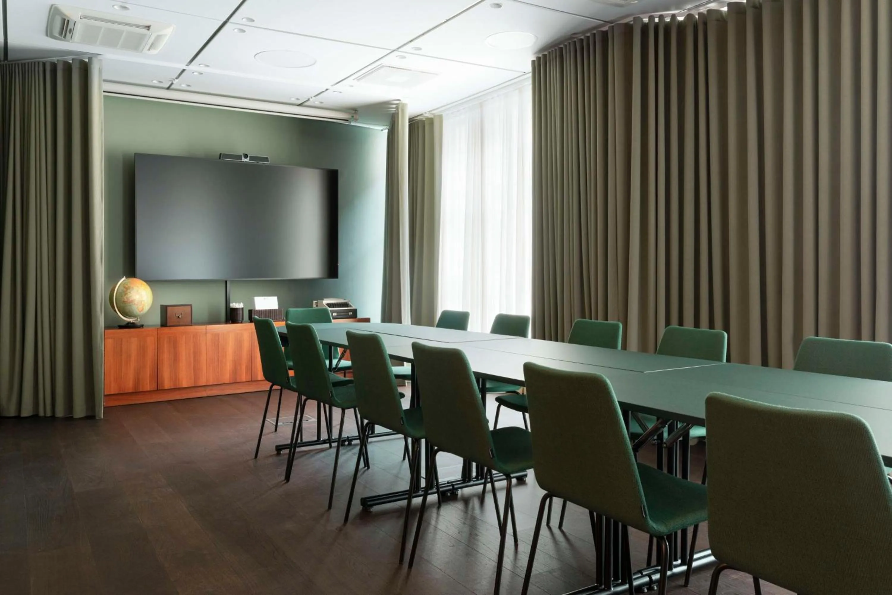 Meeting/conference room in Best Western Plus Hotel Noble House