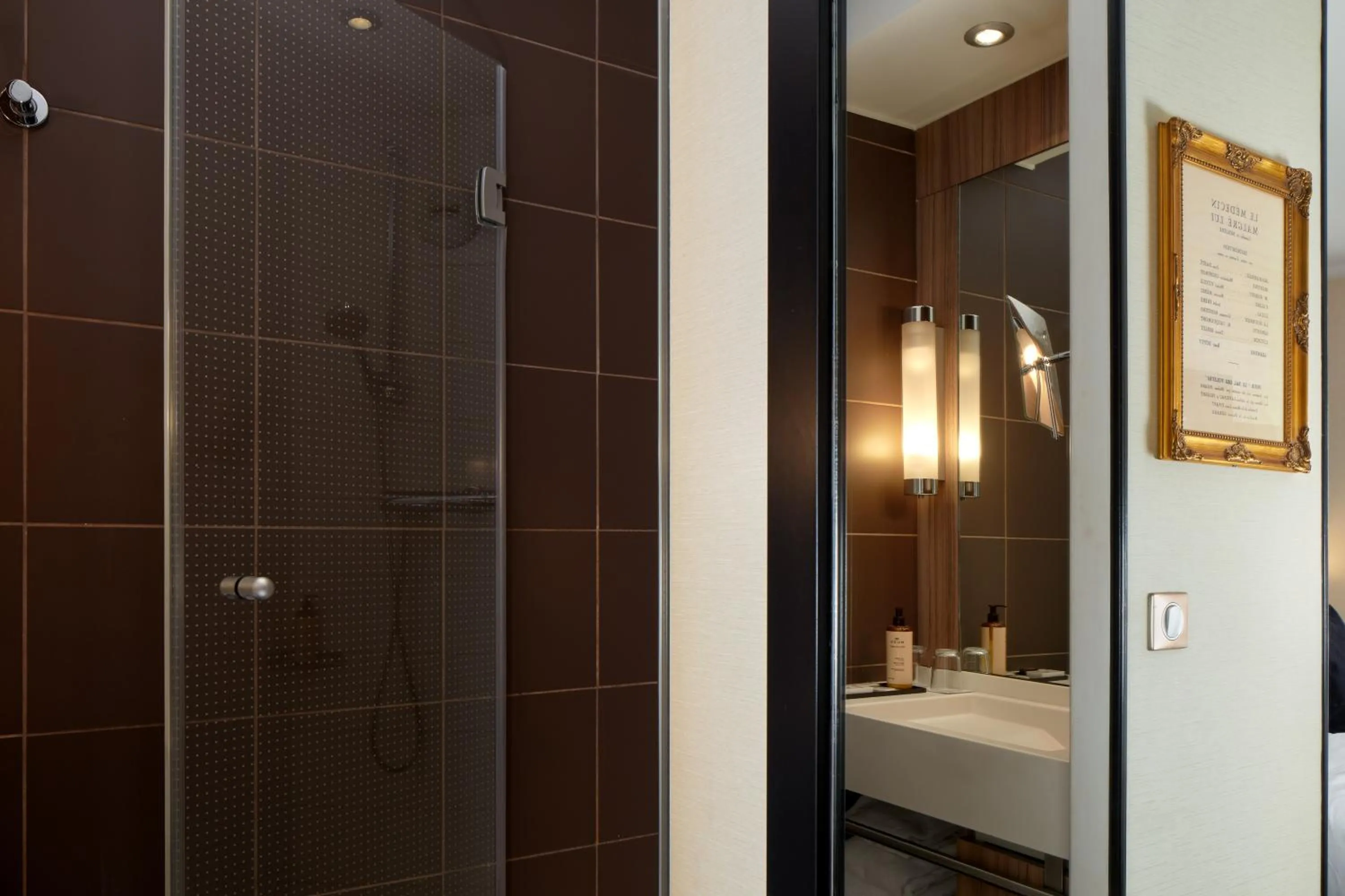 Bathroom in Hotel Les Théâtres