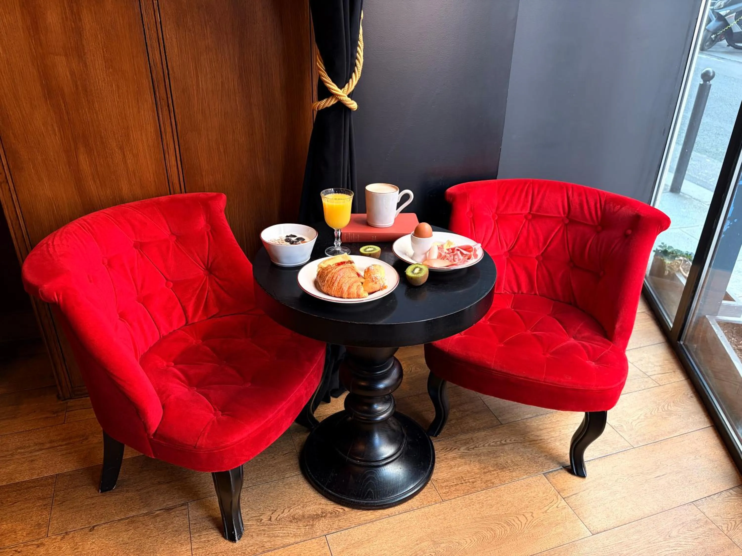 Breakfast in Hotel Les Théâtres