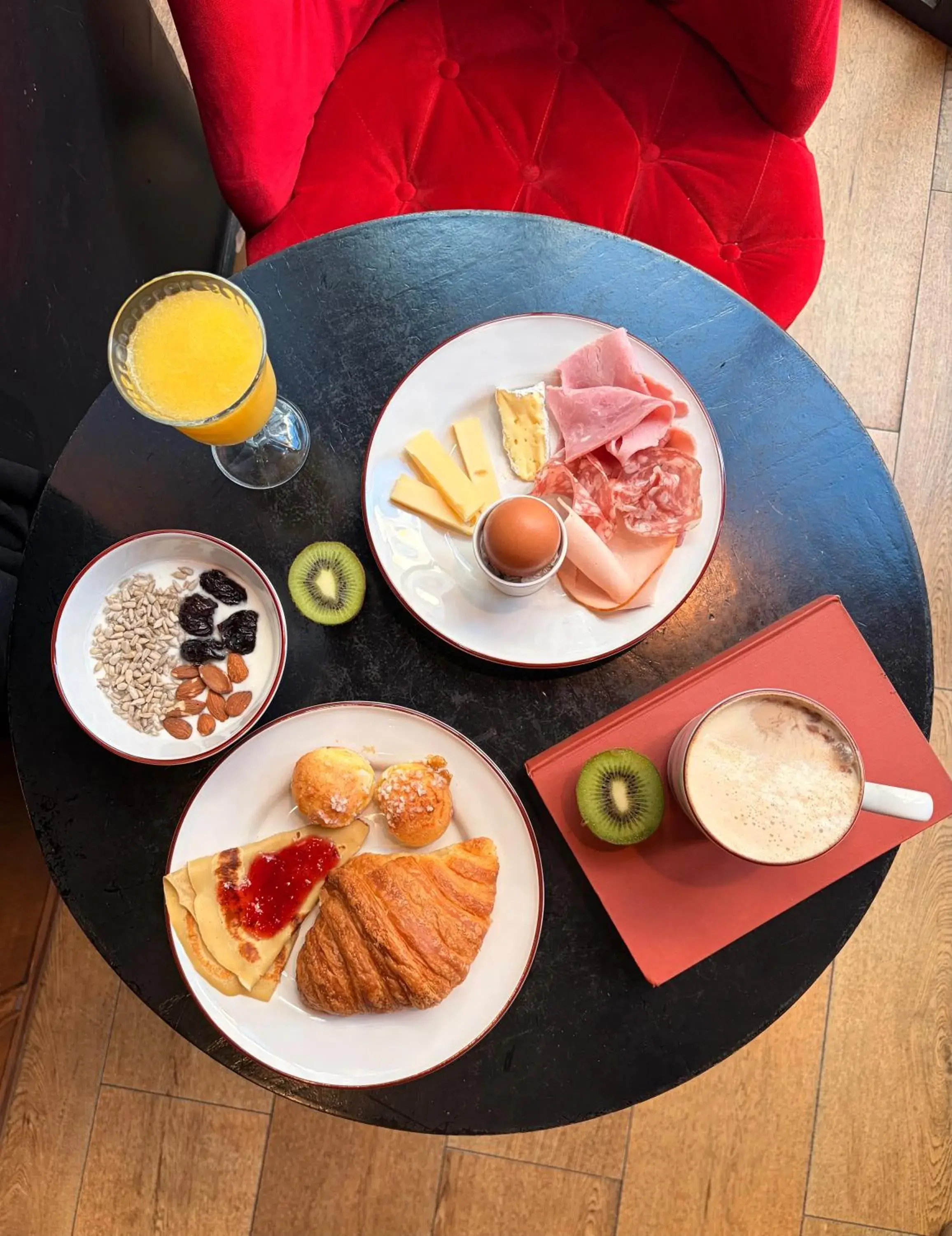 Breakfast in Hotel Les Théâtres Breakfast in Hotel Les Théâtres