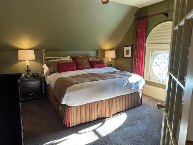 Bed in The Woodview Inn