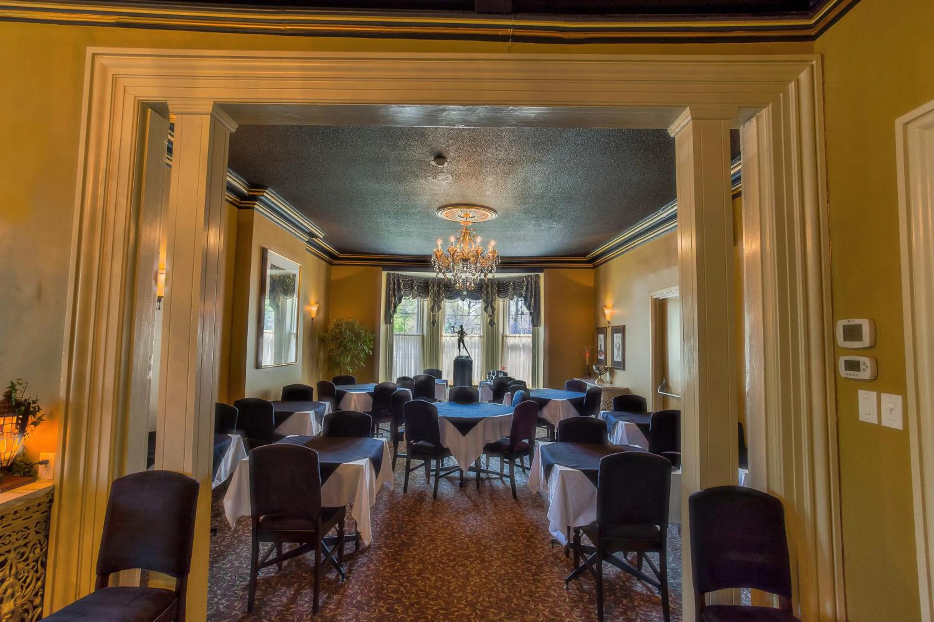 Restaurant/places to eat in The Woodview Inn