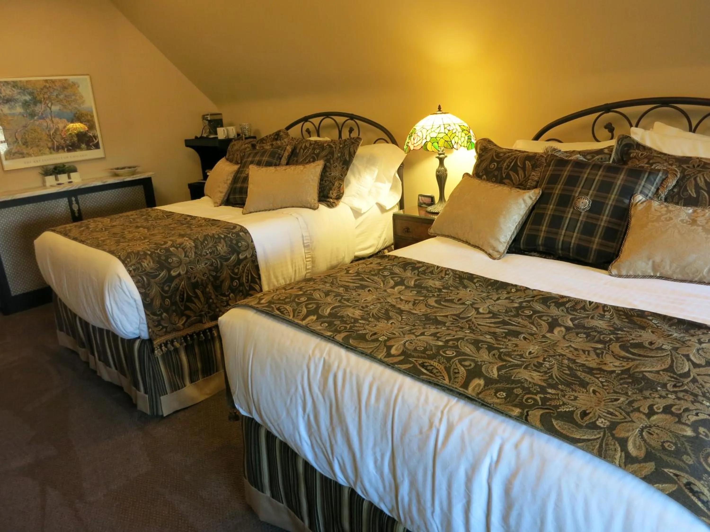 Bed in The Woodview Inn