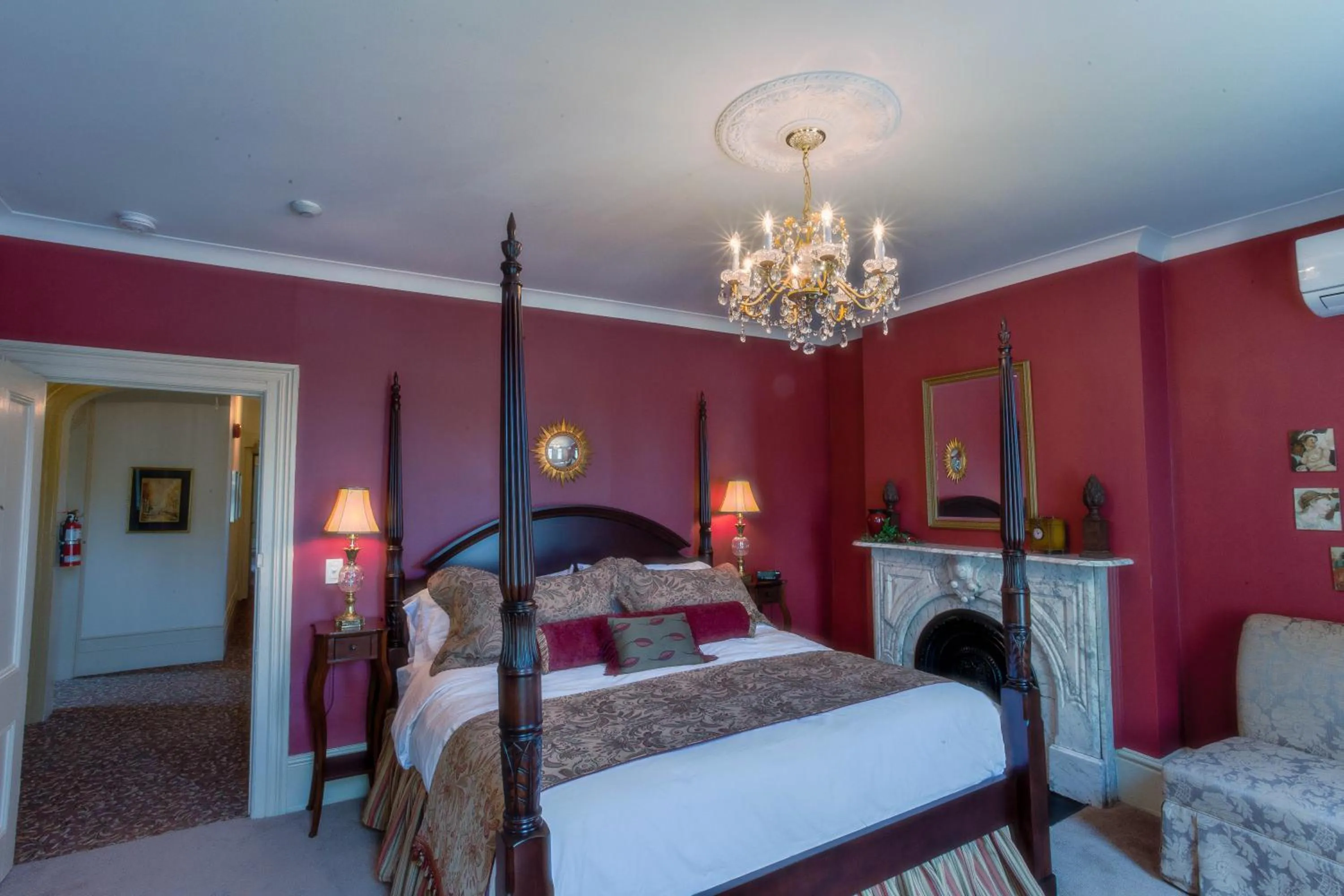 Bed in The Woodview Inn