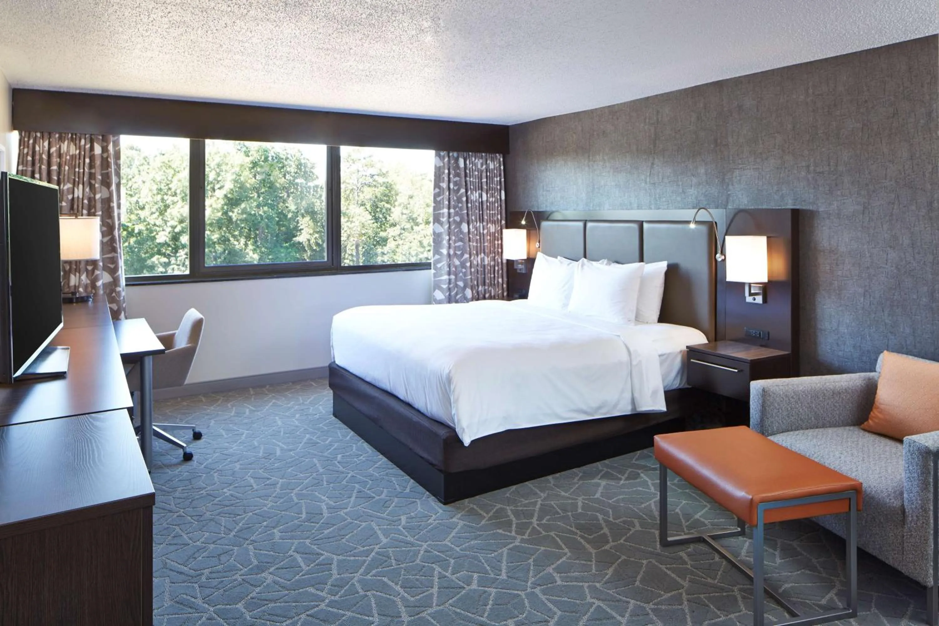 Bedroom, Bed in Doubletree By Hilton Atlanta Perimeter Dunwoody