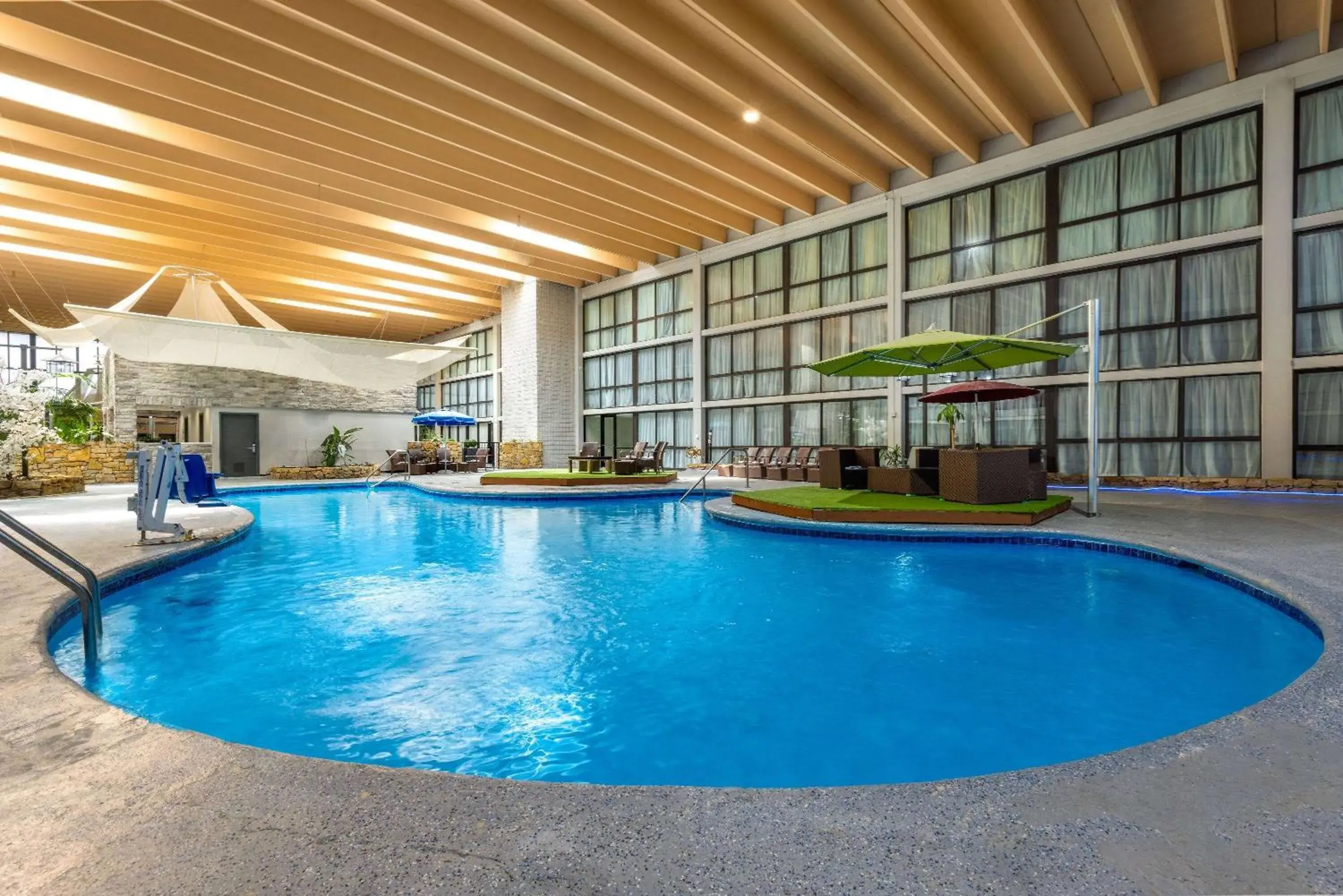 Pool view in Wingate by Wyndham Kansas City Pool view in Wingate by Wyndham Kansas City