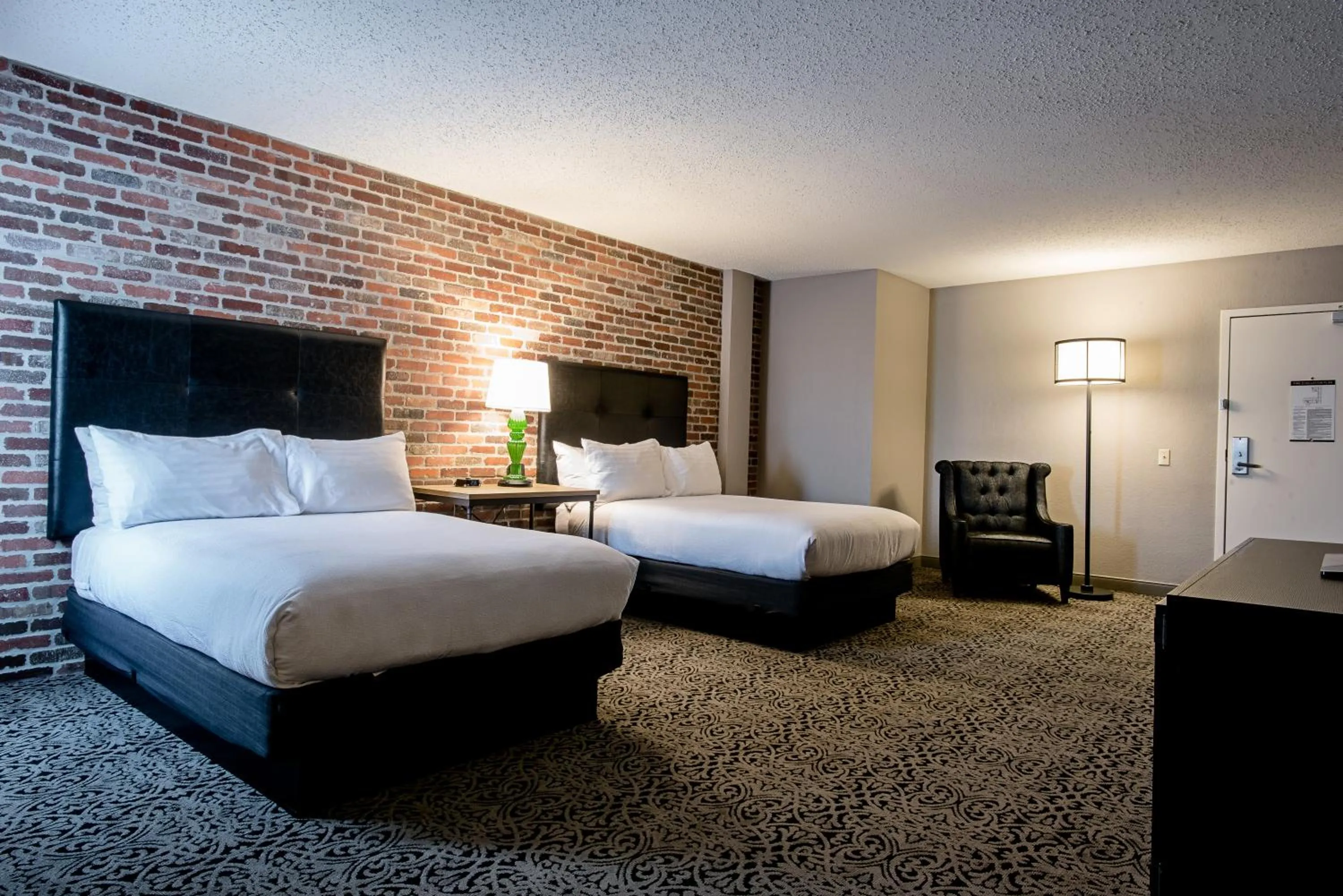 Bathroom, Bed in Holiday Inn Hotel French Quarter-Chateau Lemoyne by IHG