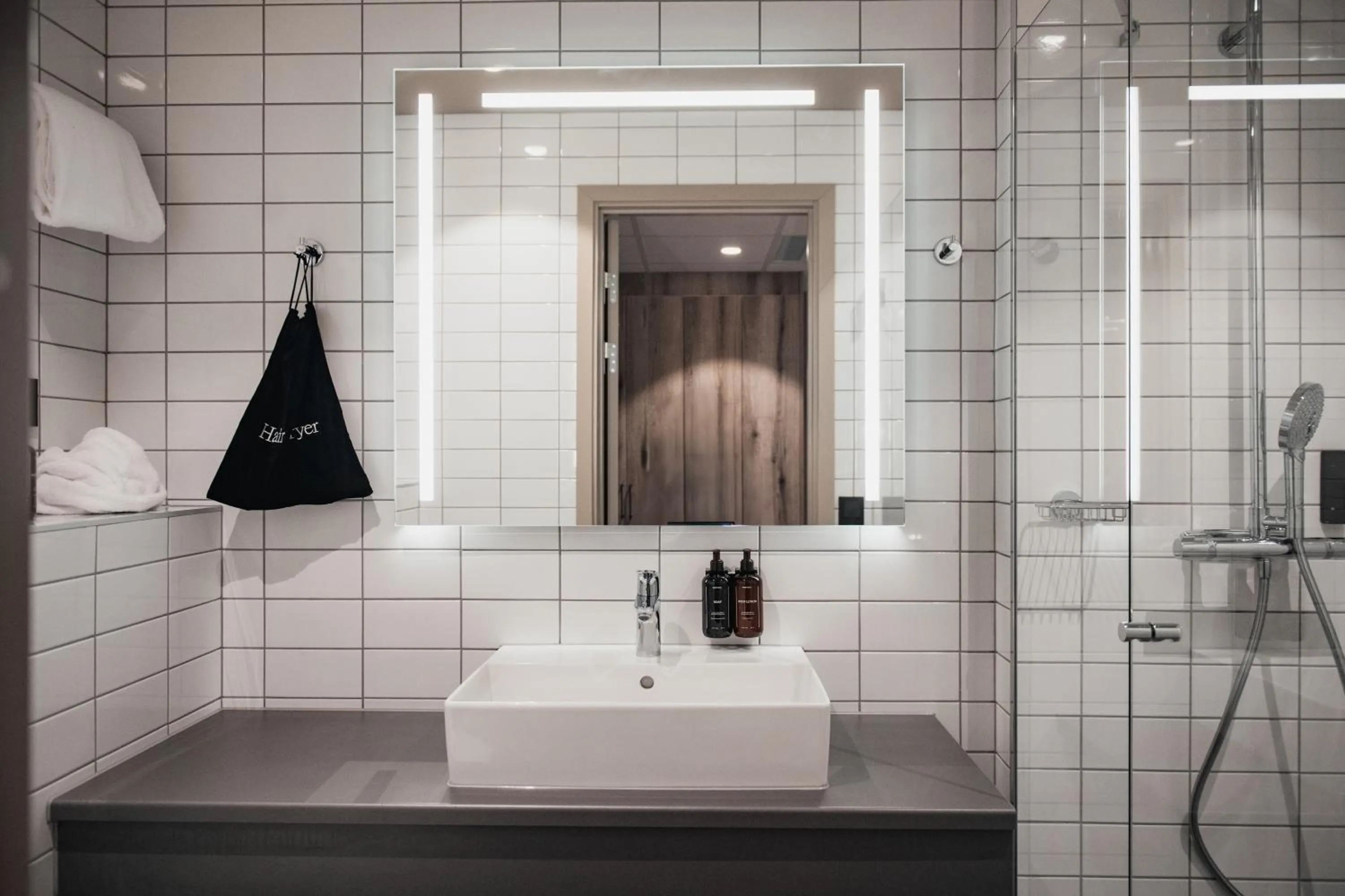 Shower in Home Hotel Fregatten