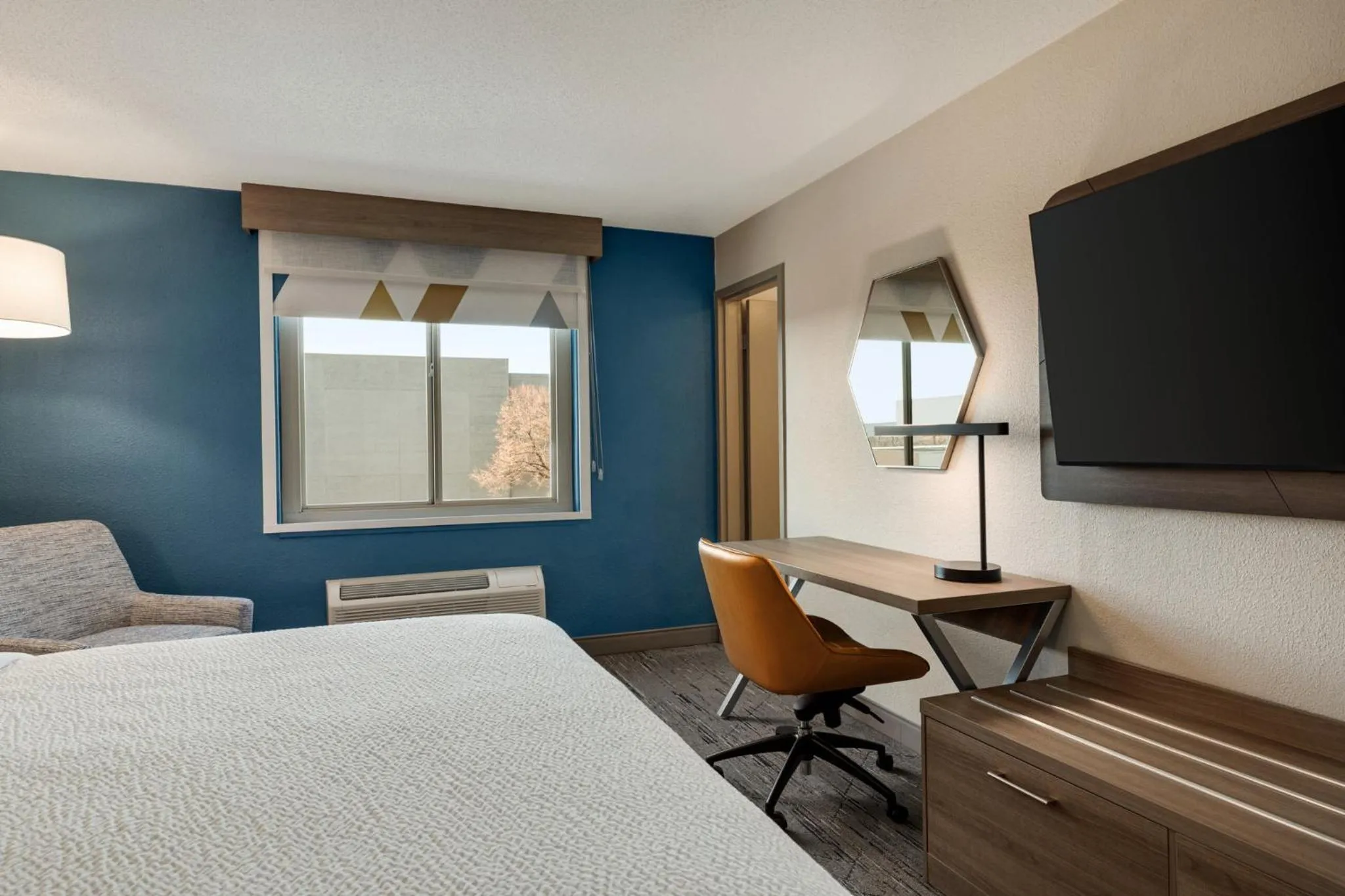 Photo of the whole room, Bed in Holiday Inn Express Baltimore at the Stadiums by IHG