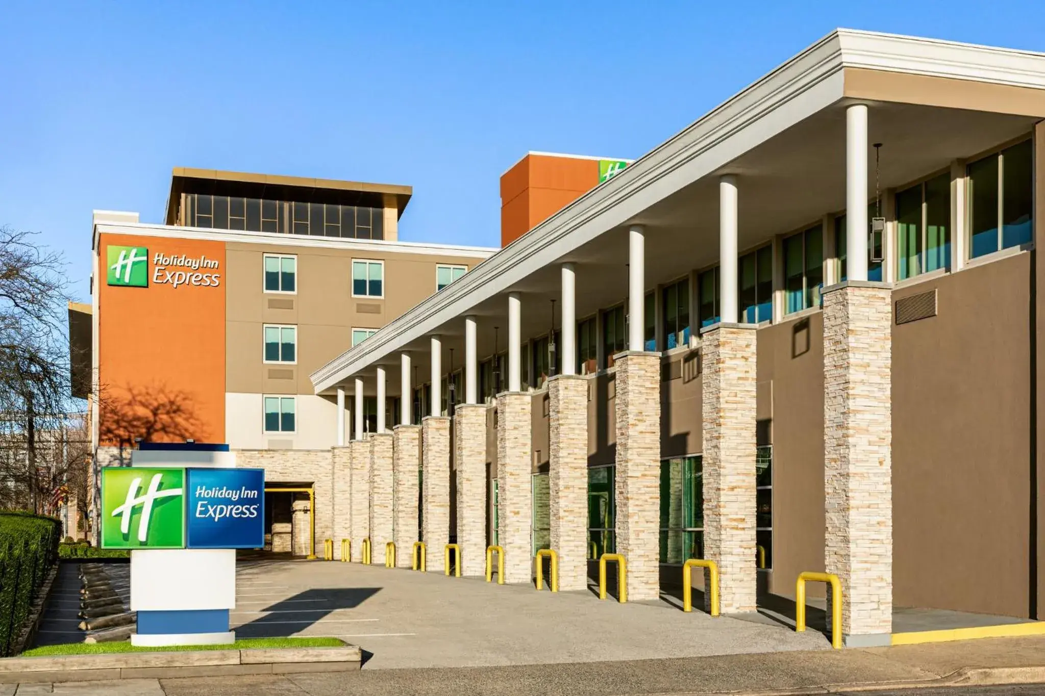 Property building in Holiday Inn Express Baltimore at the Stadiums by IHG Property building in Holiday Inn Express Baltimore at the Stadiums by IHG