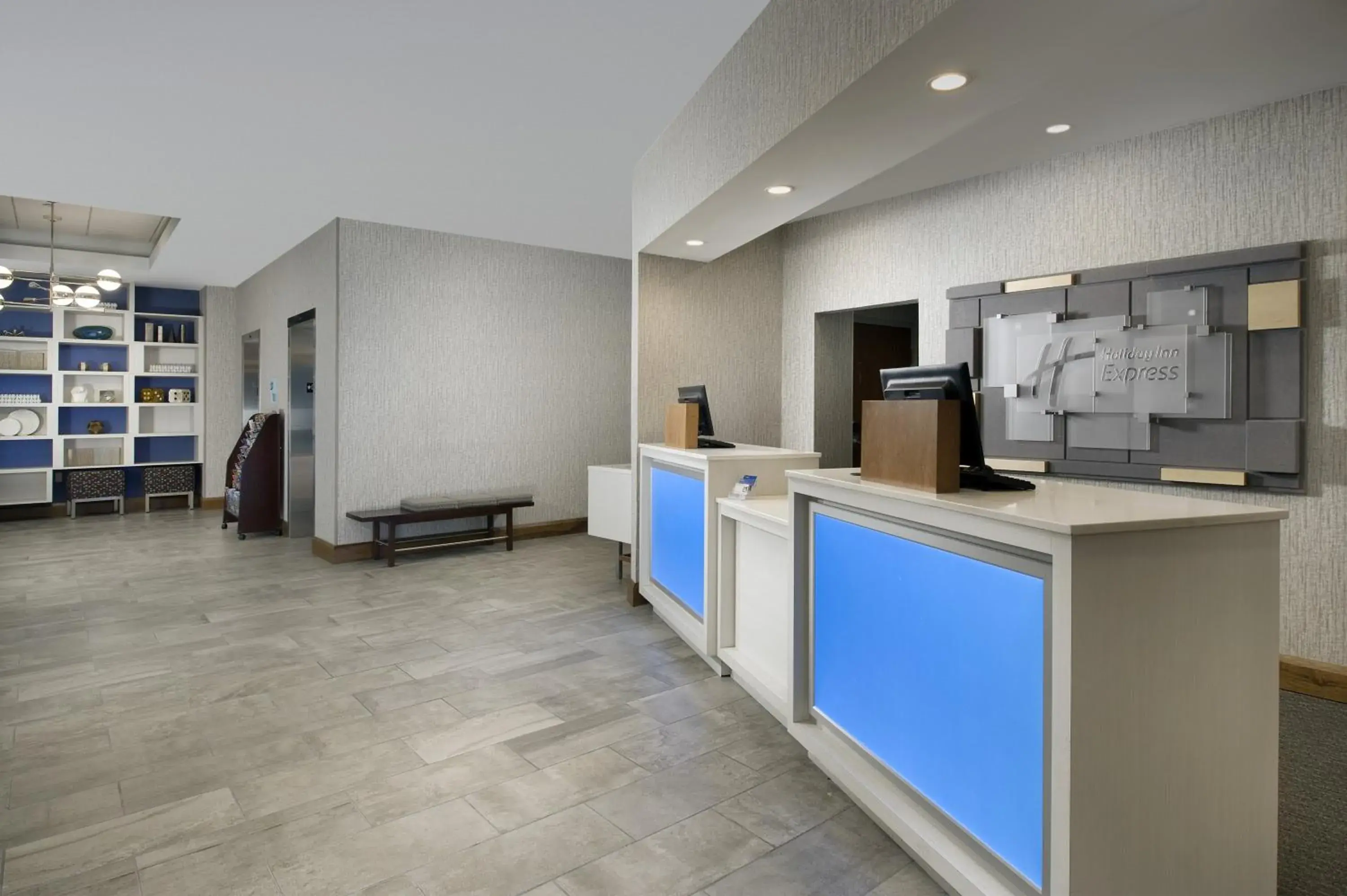 Lobby or reception, Lobby/Reception in Holiday Inn Express Baltimore At The Stadiums, an IHG Hotel