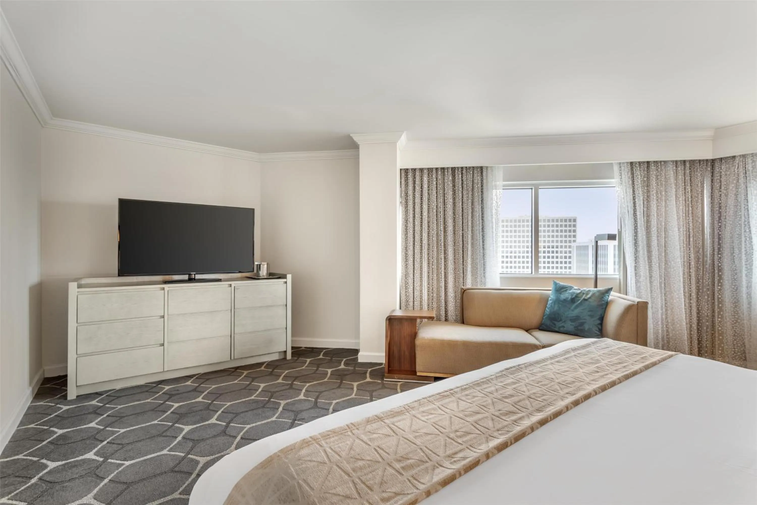Bedroom, Bed in The Royal Sonesta Houston Galleria