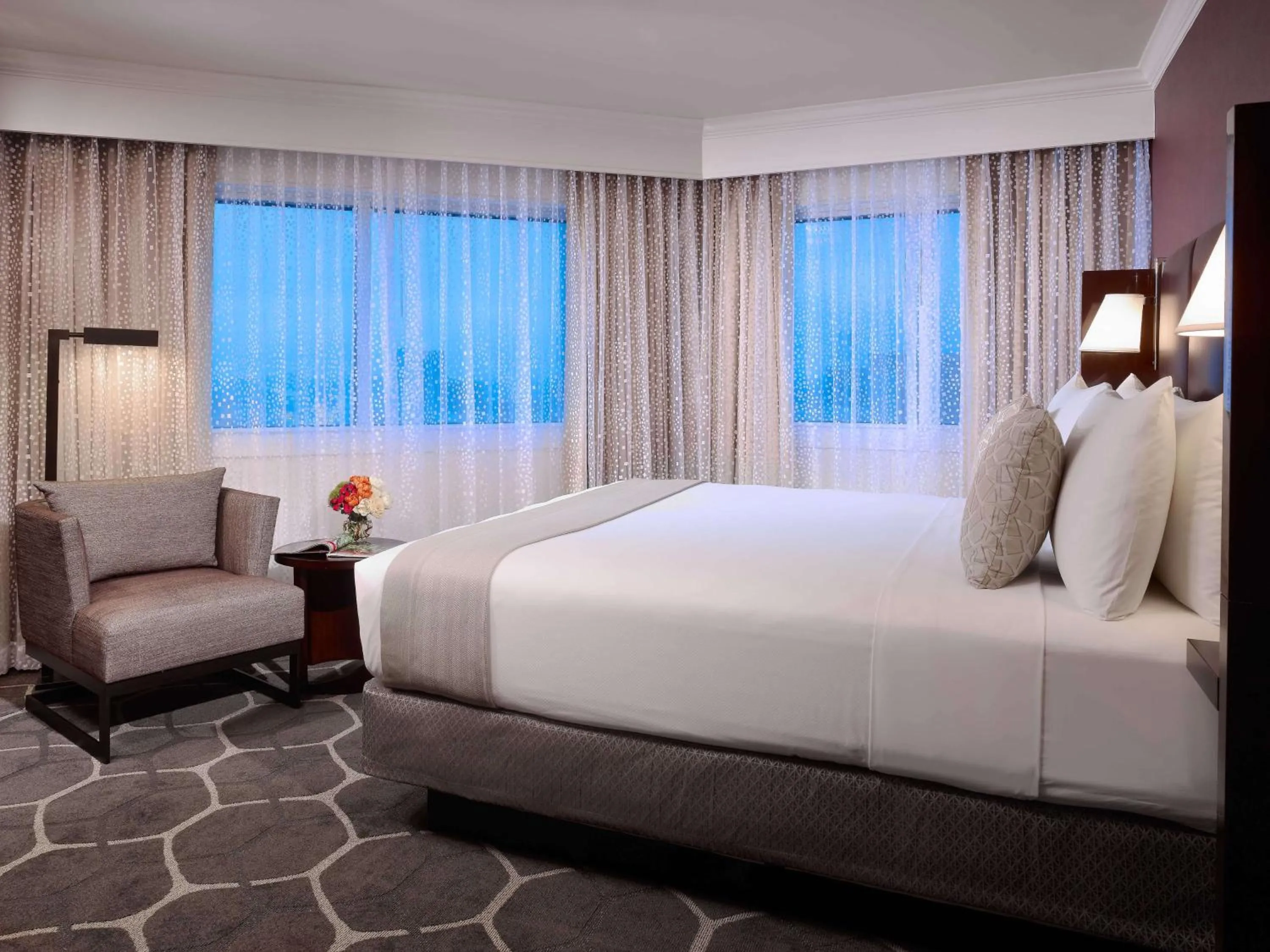 Photo of the whole room, Bed in The Royal Sonesta Houston Galleria