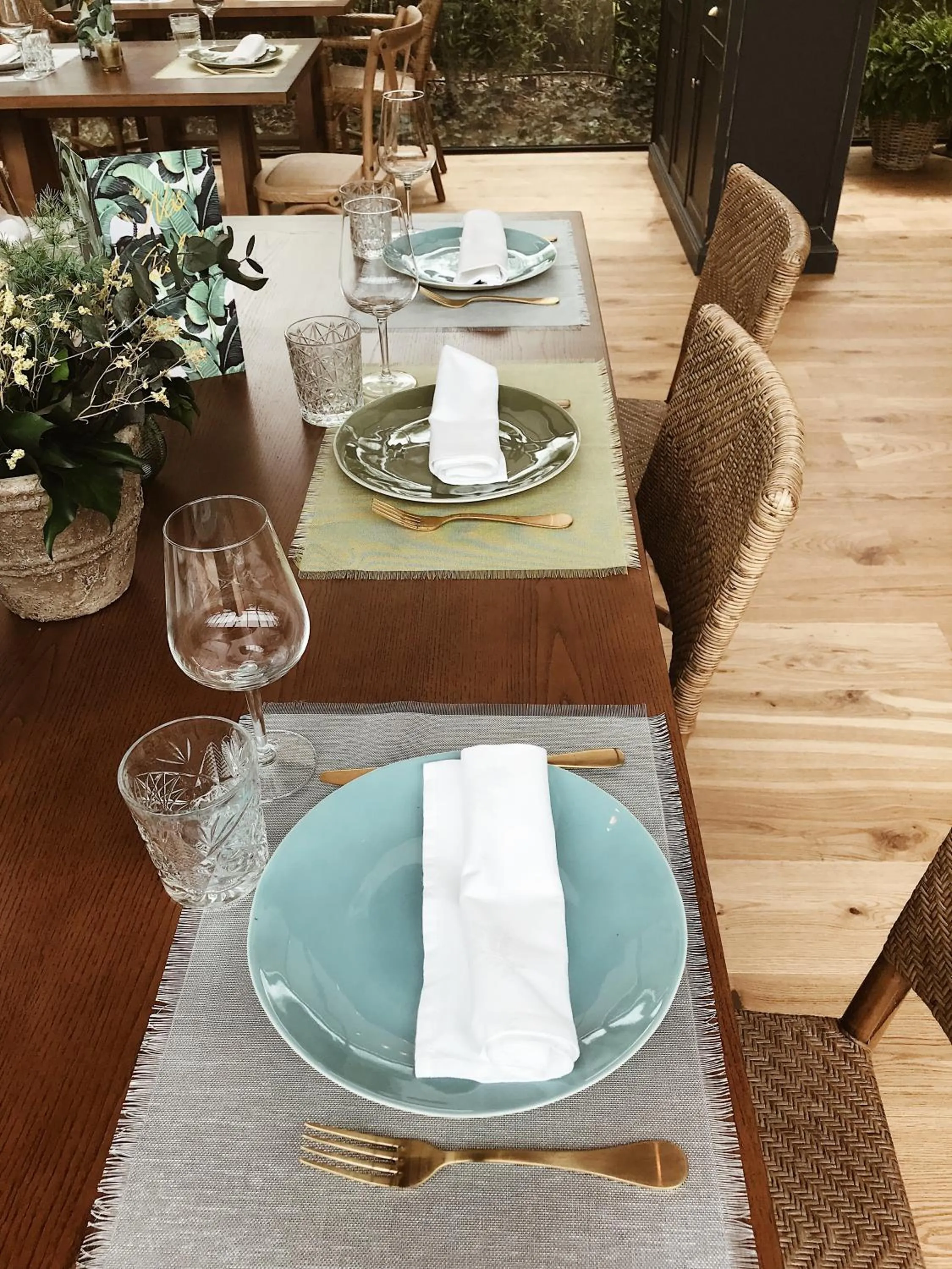 Restaurant/places to eat in Eco Hotel Nos