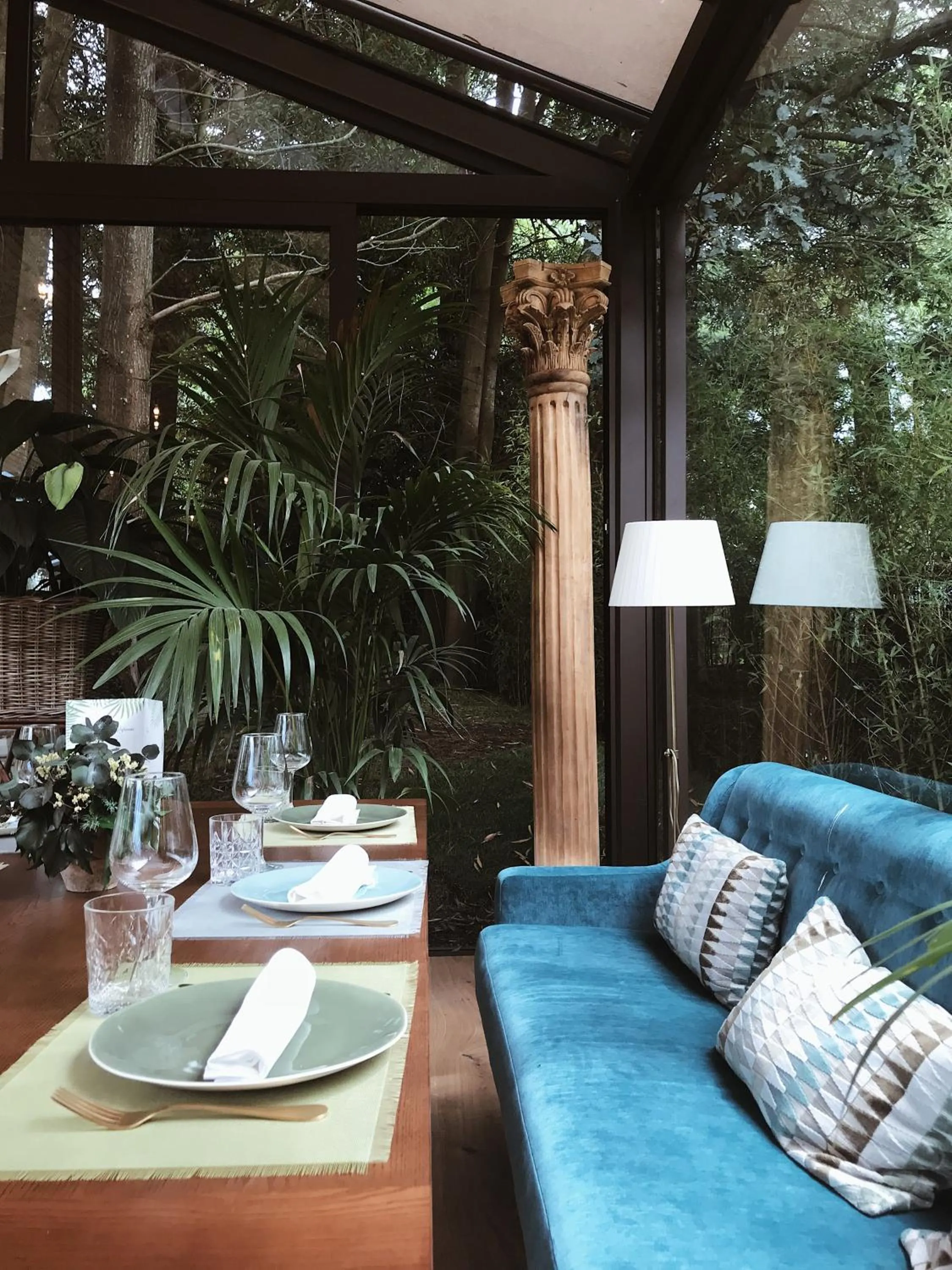 Restaurant/places to eat in Eco Hotel Nos