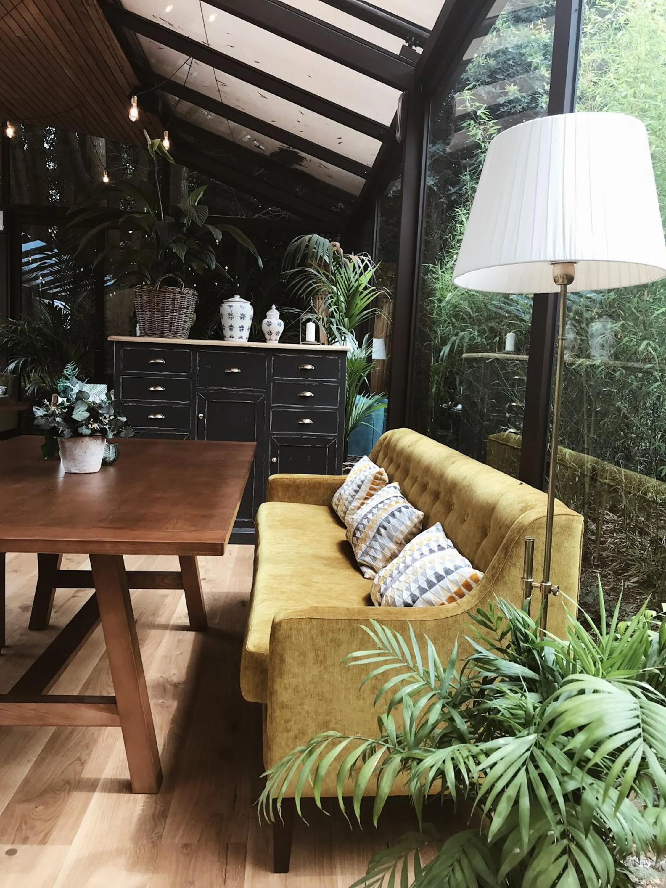 Restaurant/places to eat in Eco Hotel Nos