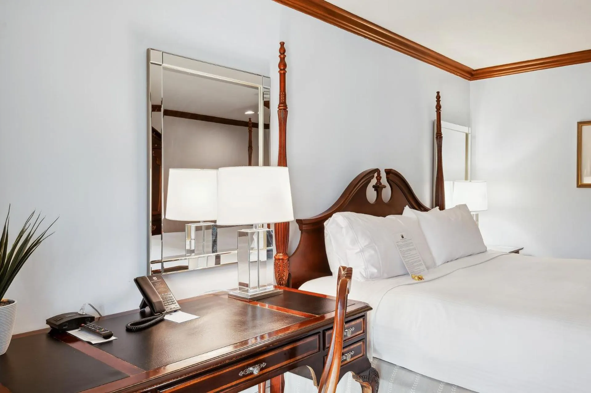 Bedroom, Bed in Avon Old Farms Hotel