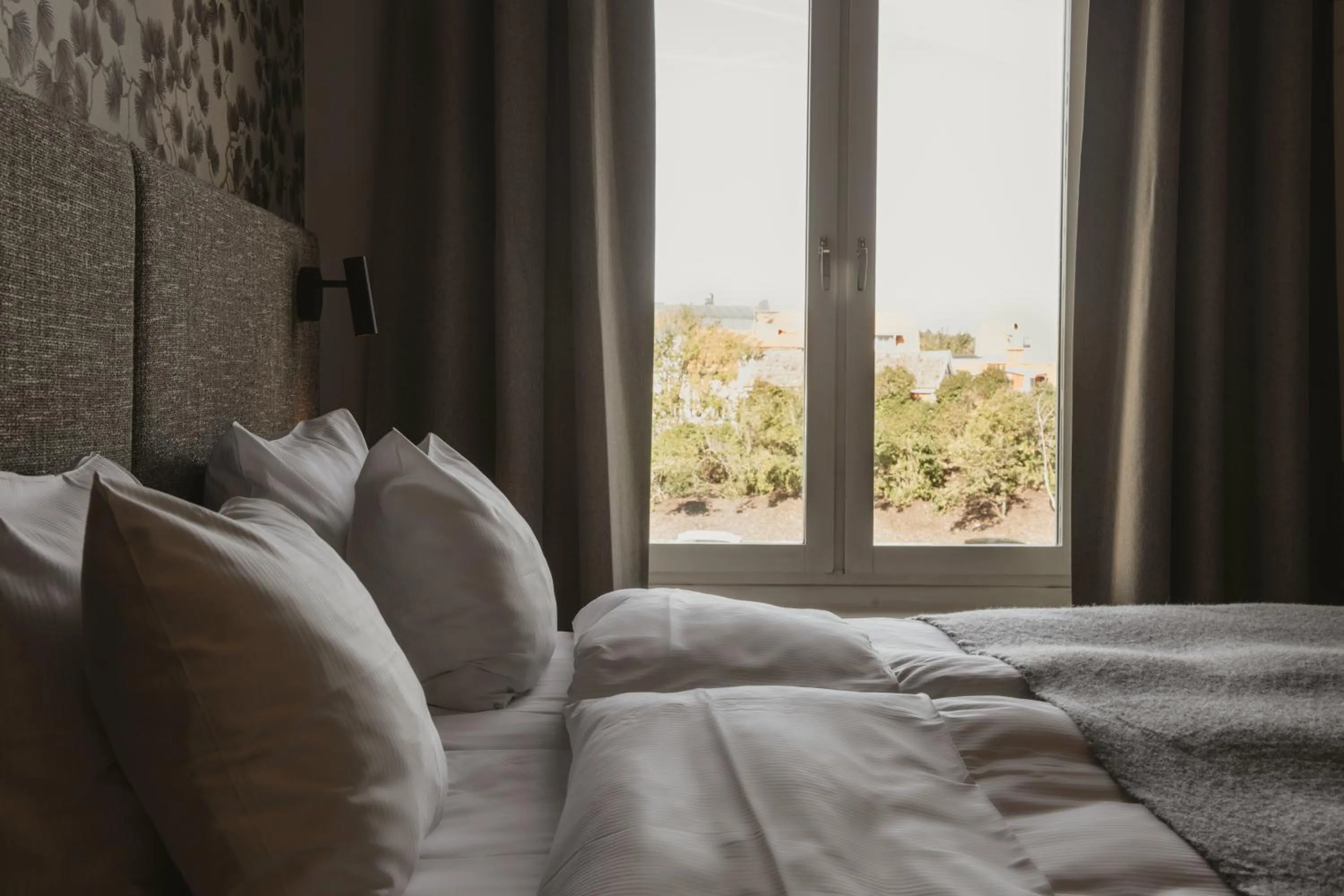 Bedroom, Bed in Home Hotel Post