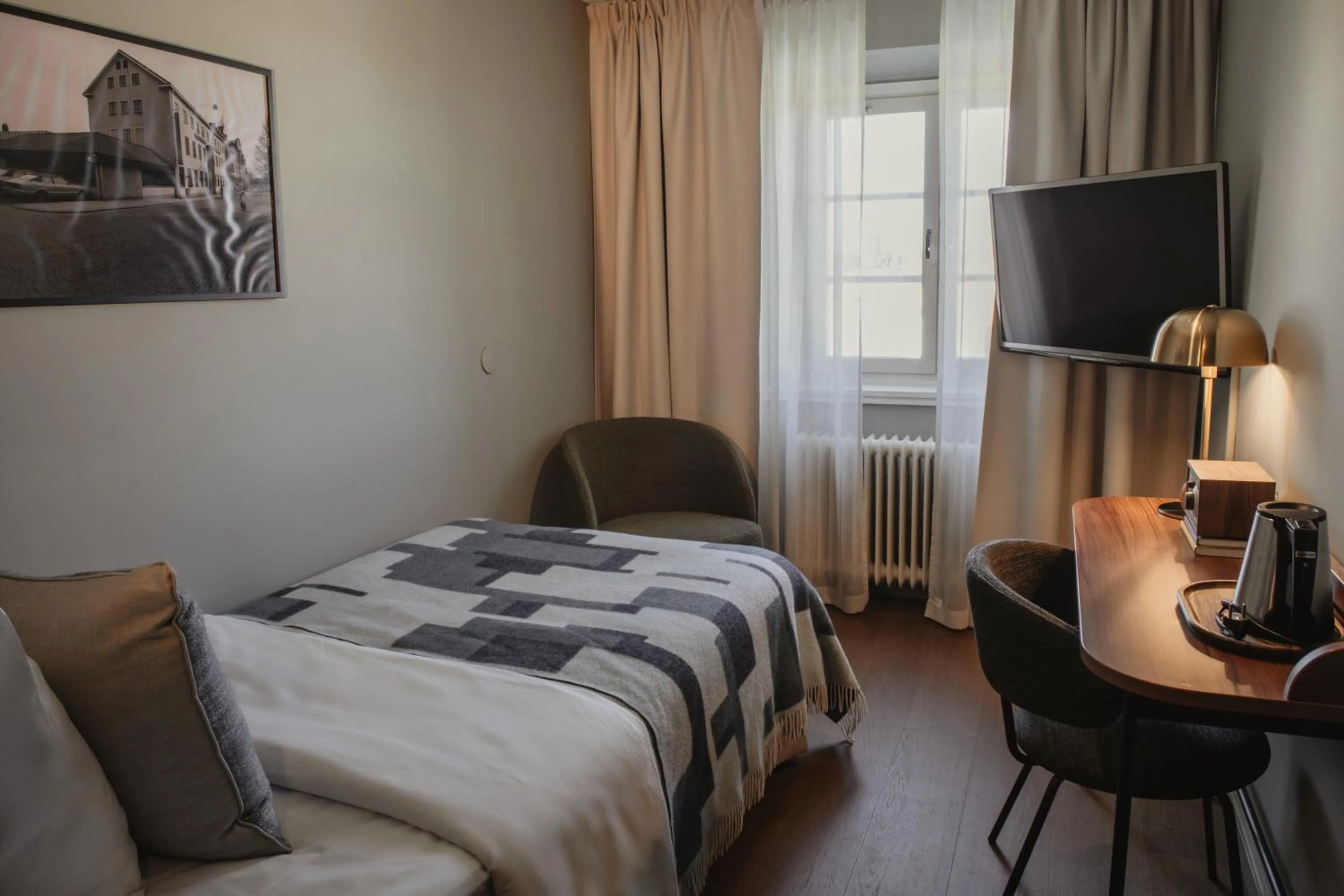 Bedroom, Bed in Home Hotel Post