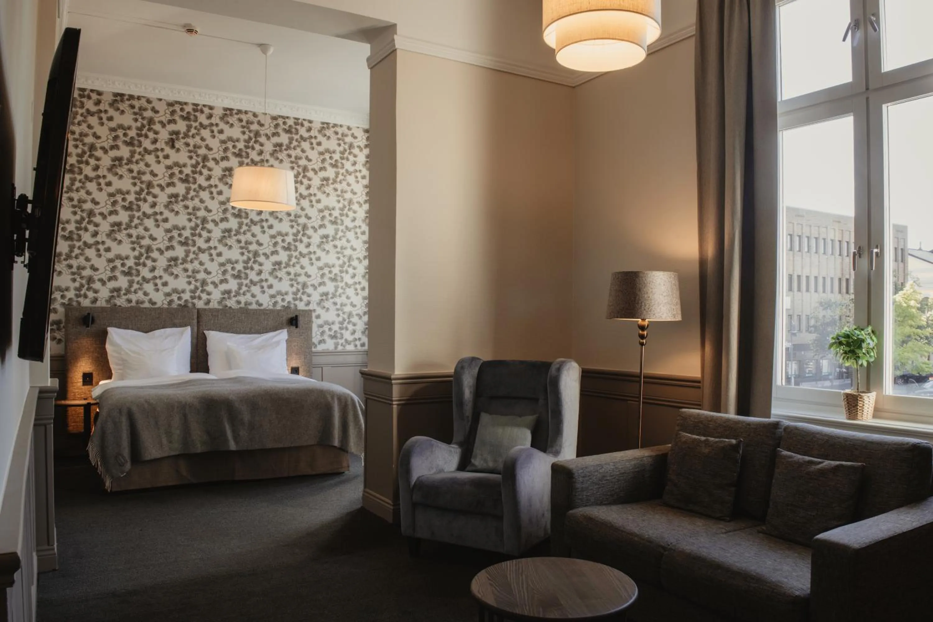 Bedroom, Bed in Home Hotel Post