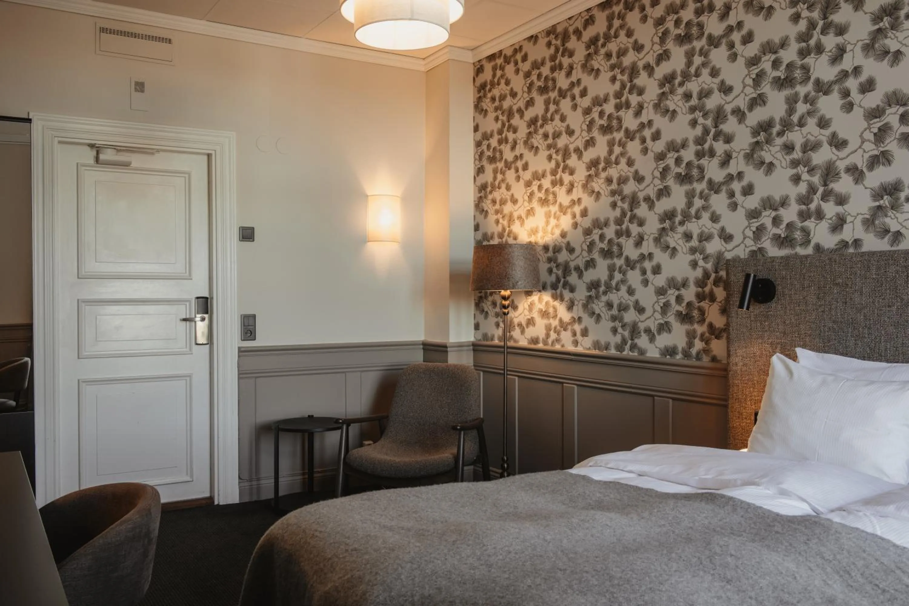 Bedroom, Bed in Home Hotel Post