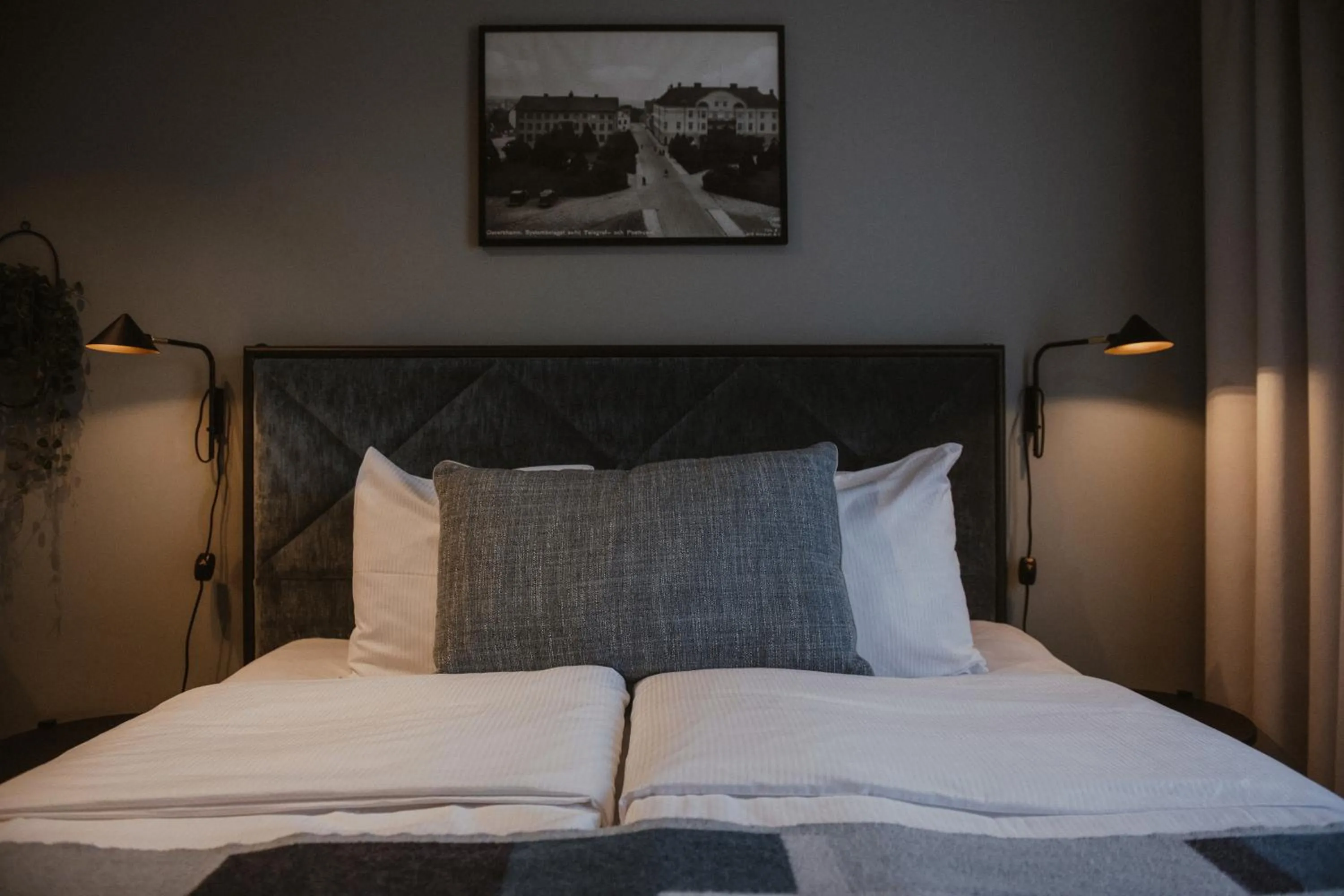 Bedroom, Bed in Home Hotel Post