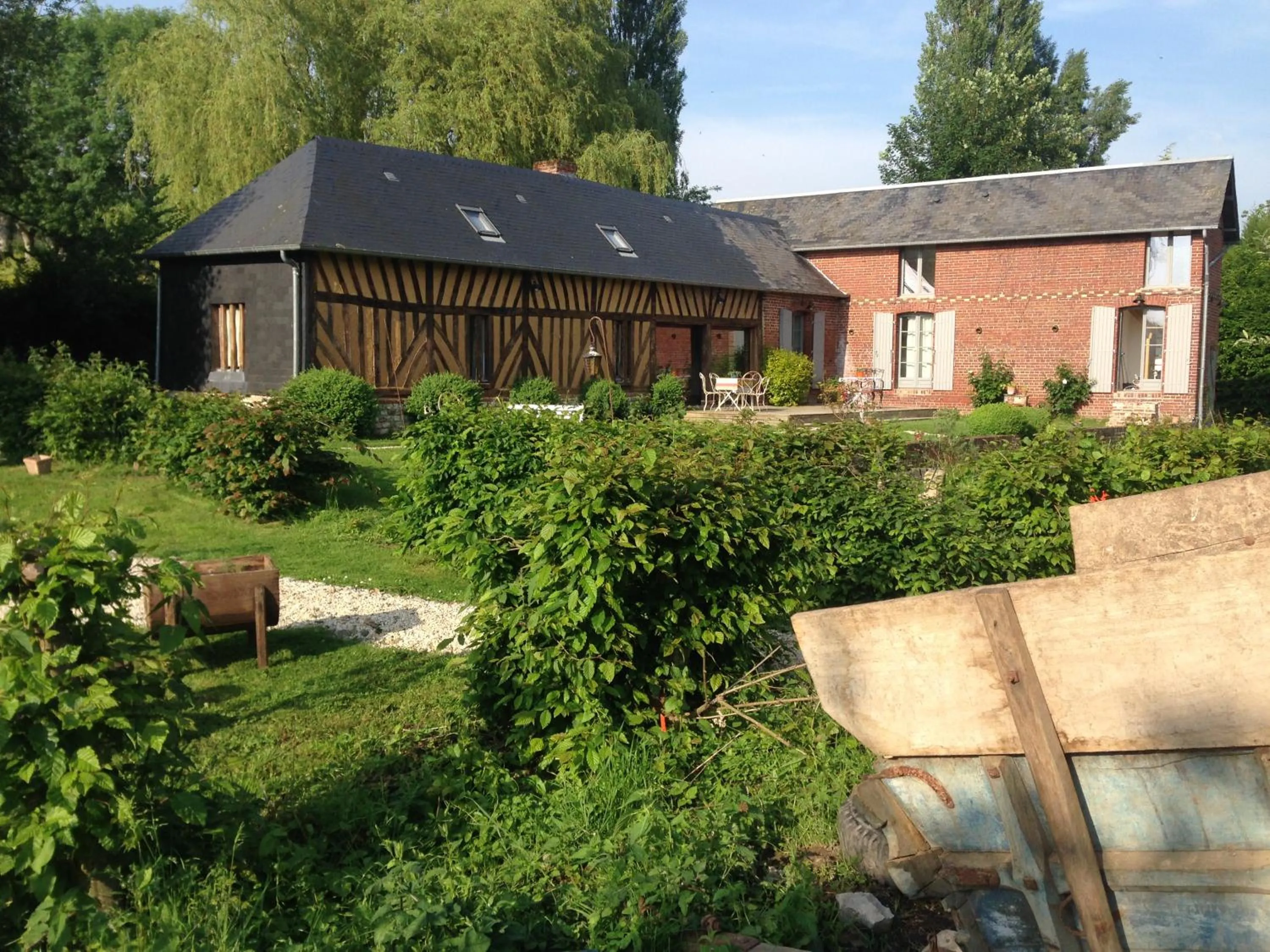 Facade/entrance in Le Pré Doré