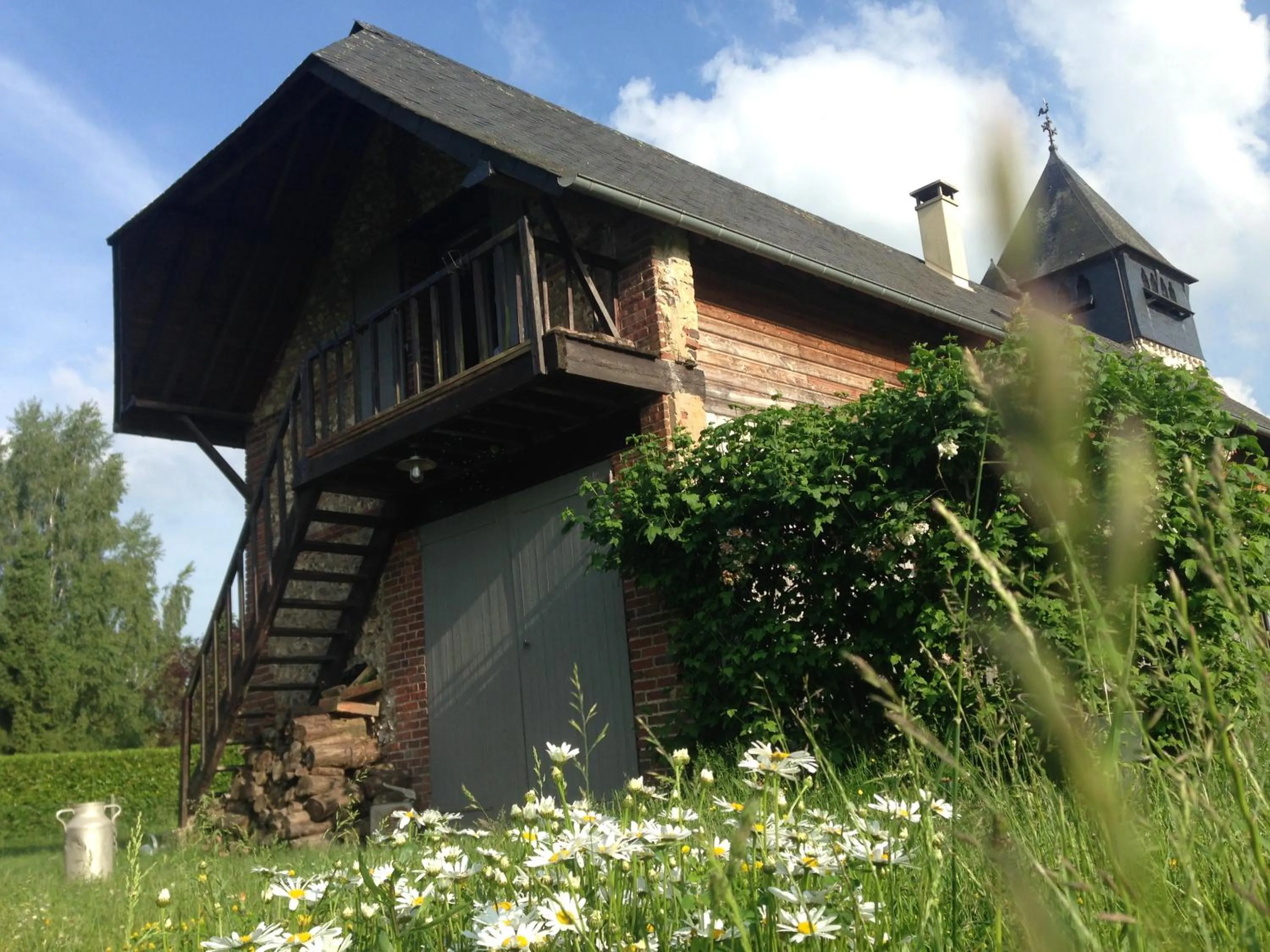 Property building in Le Pré Doré